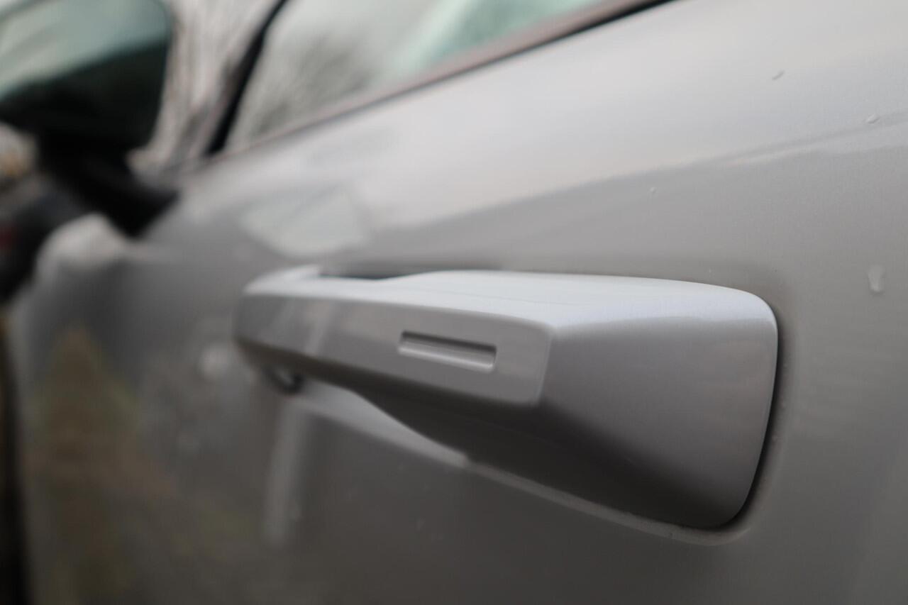 Volvo EX30 Twin Motor Performance Ultra 69 kWh | Stoel + stuurverwarming | Panorama | 20"