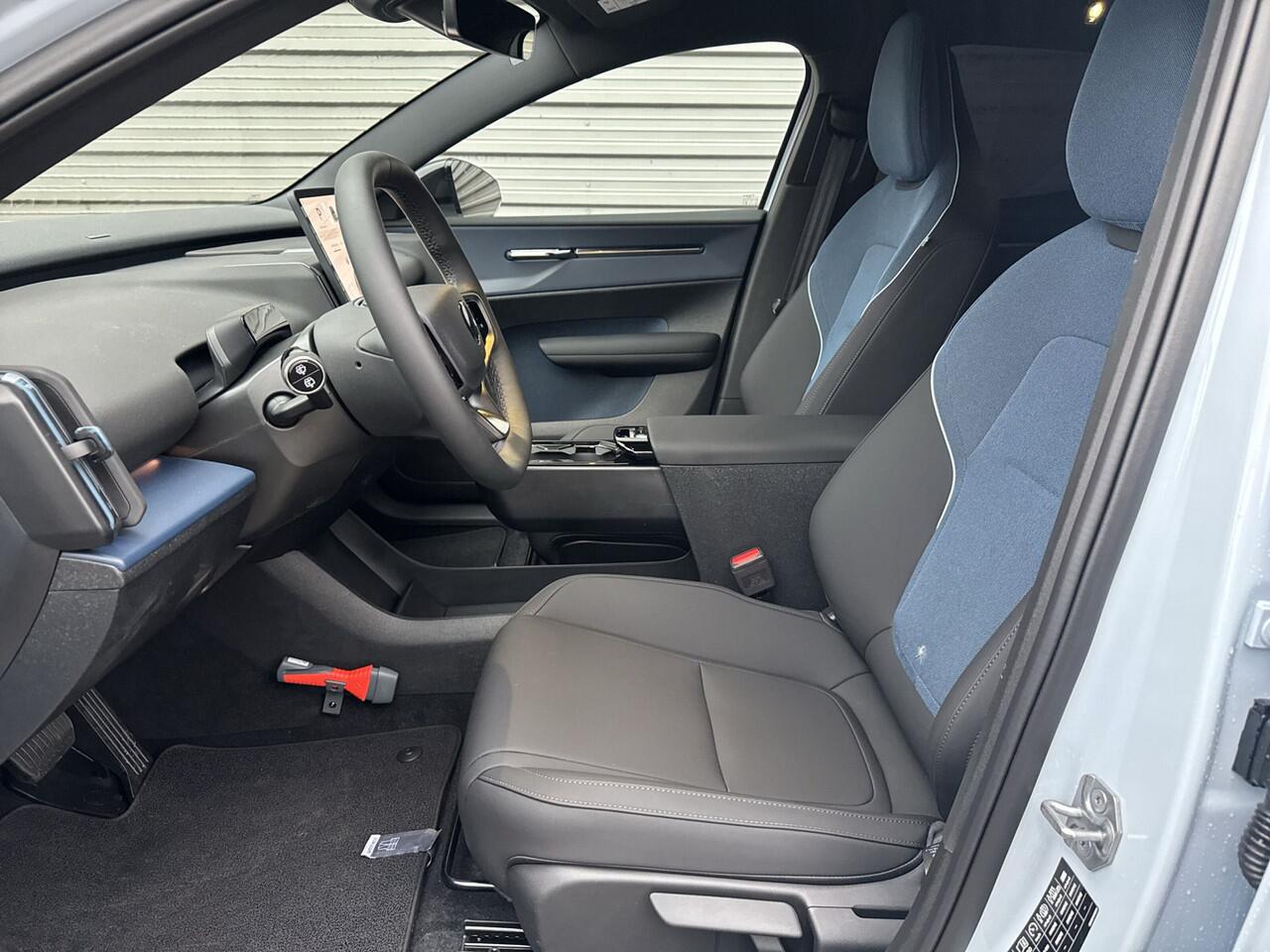 Volvo EX30 Extended Range Plus 69 kWh / Volvo EX30 Cargo Bedrijfsauto /