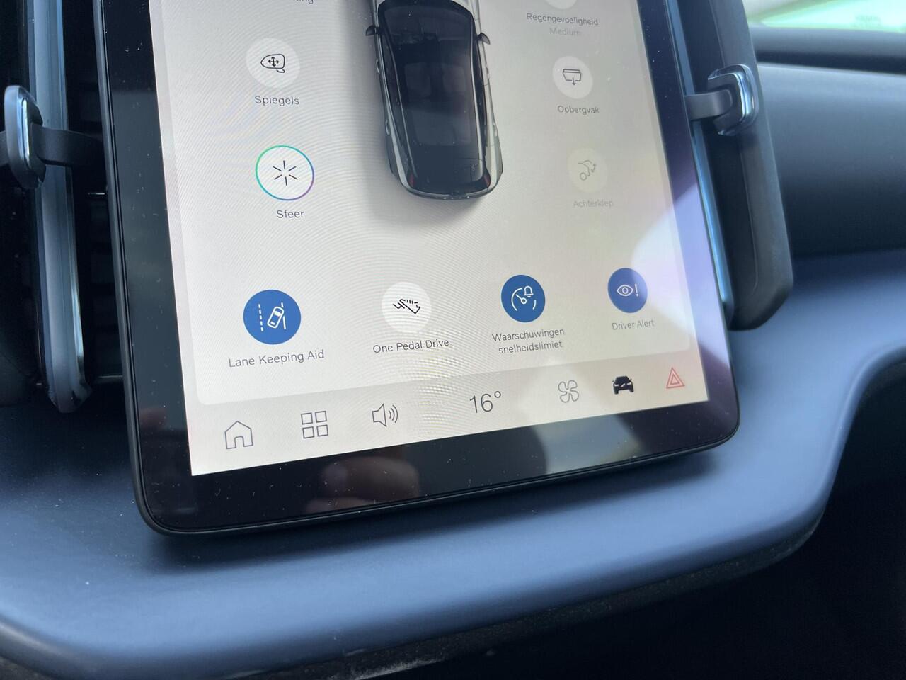 Volvo EX30 Single Motor Extended Range Plus 69 kWh Automaat, Harman Kardon, Pilot assist, BLIS, Park assist voor en achter, Parkeercamera, Extra getint glas vanaf B-stijl