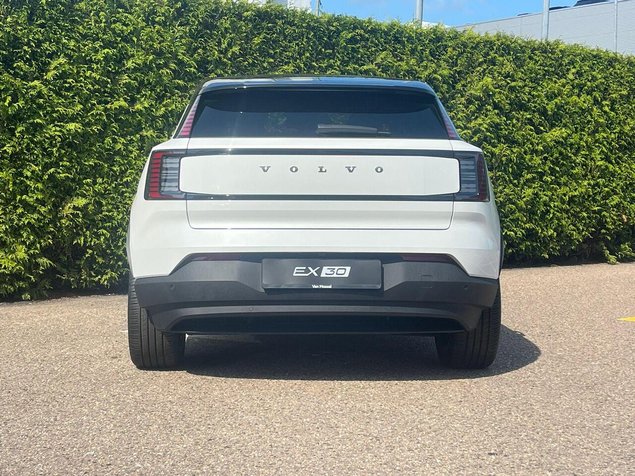 Volvo EX30 Single Motor Extended Range Plus 69 kWh | Getinte Ramen | nieuw uit voorraad | LAAGSTEPRIJS garantie