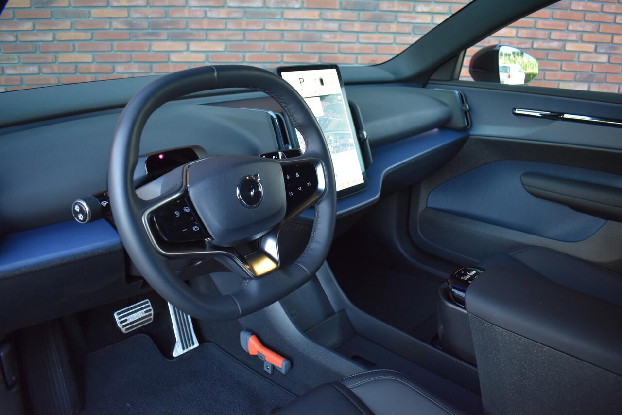 Volvo EX30 Extended Range 272PK Plus | Climate | Cameleon tint | Dashcam | Harman & Kardon |