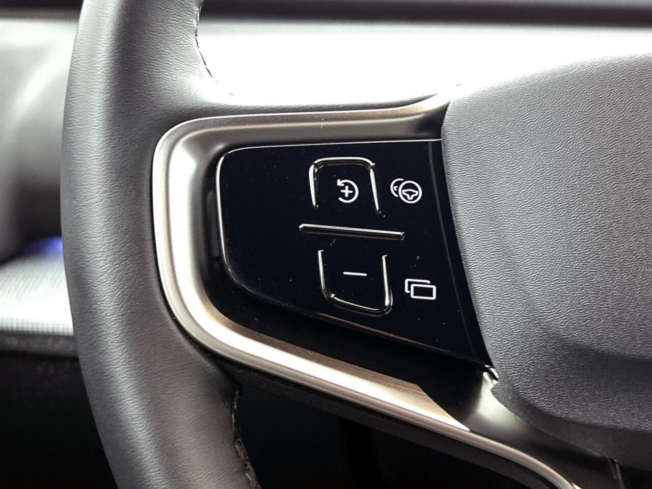 Volvo EX30 Extended Range Plus | Pine | Trekhaak | Climate Pack |