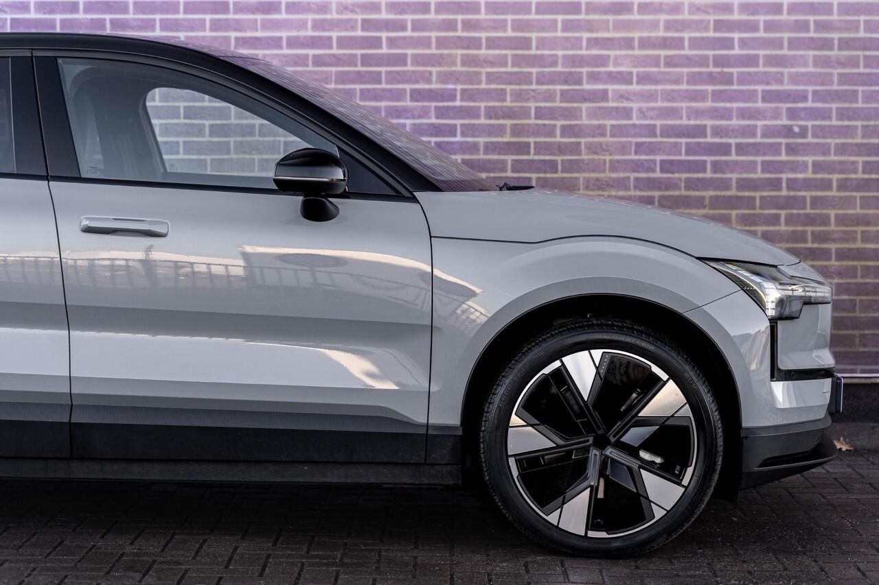 Volvo EX30 Twin Motor AWD Performance 69 kWh Plus | Google | Stoel-/Stuurverwarming | Keyless Entry | Camera | Adaptieve Cruise Control | 20" wielen | Elektrische Achterklep | Getint Glas | Warmtepomp | Dodehoekdetectie |
