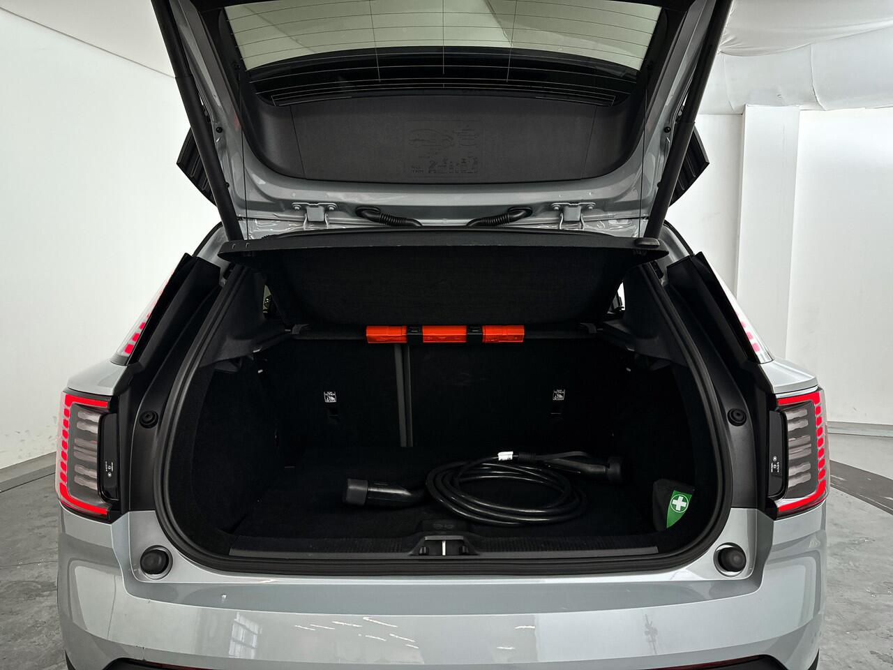 Volvo EX30 Single Motor Extended Range Plus 69 kWh | Parkeercamera | Harman Kardon | Stoel- en Stuurverwarming