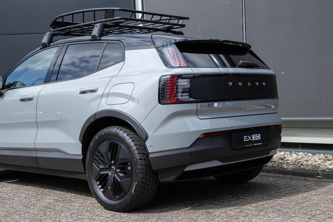 Volvo EX30 Cross Country Twin Motor Performance Ultra 69 kWh | Google Navigatie | Elektrische Stoelverstelling | Panoramisch Dak | 360 graden camera | Cross Country Experience-pakket |