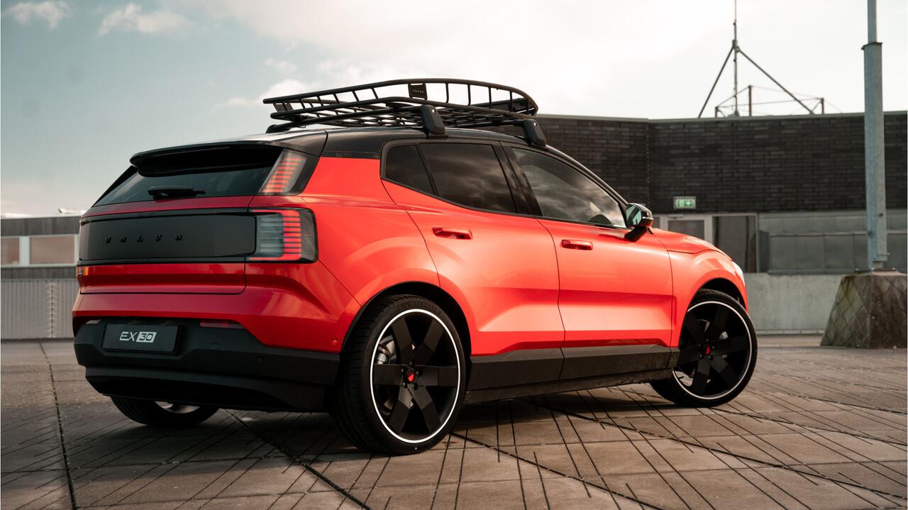 Volvo EX30 Extended Range Ultra / Alleen bij Jacob Schaap / Velgen 21" Everlast / Fusion RED Wrap / Verlaagd /