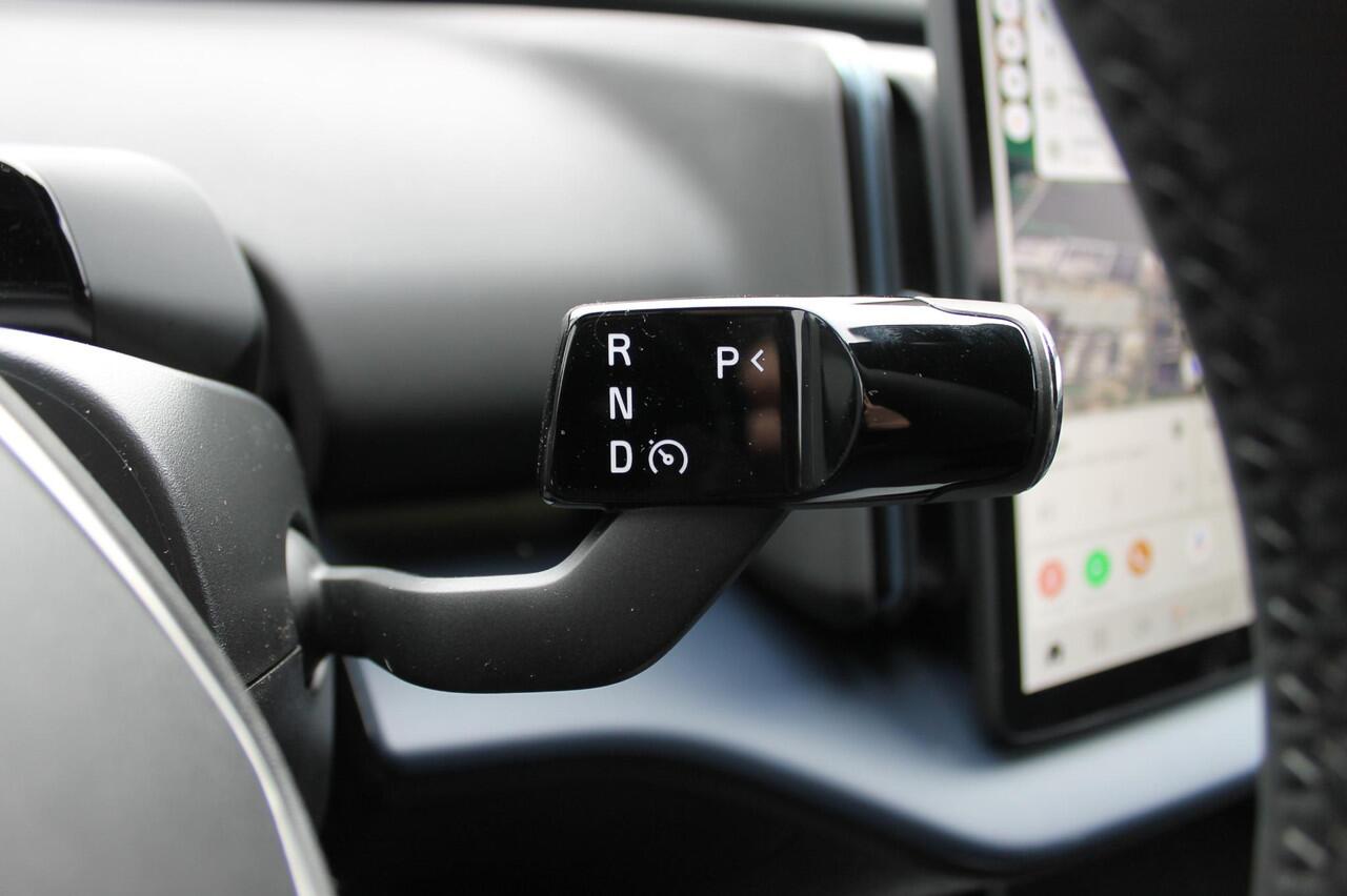 Volvo EX30 Single Motor Extended Range Plus 69 kWh Google services / Adaptieve cruise control / Blis / Parkeersensoren voor en achter met parkeercamera / Getinte ramen