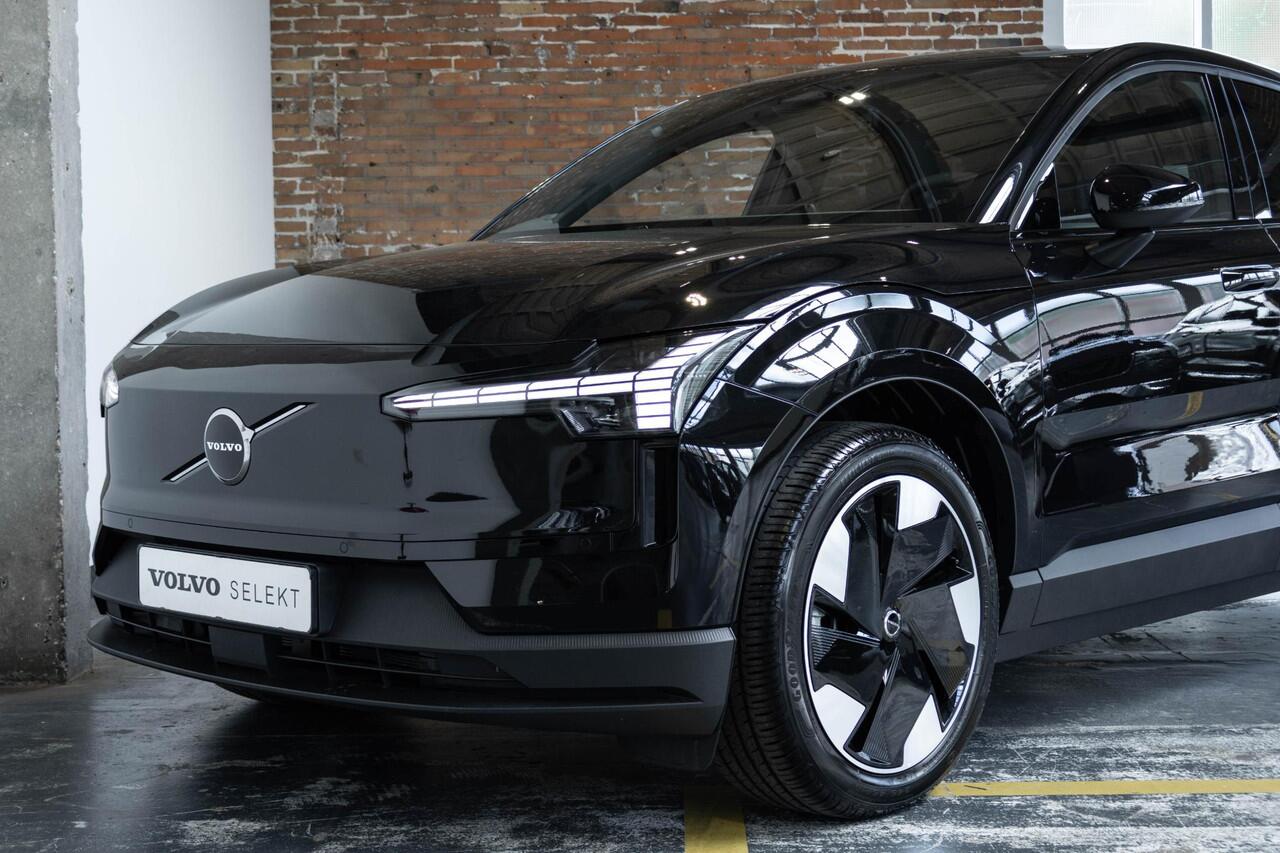 Volvo EX30 Single Motor Extended Range Plus 69 kWh | Incl. Volvo Verlengde garantie | Harman Kardon premium audio | Google infotainment | Warmtepomp | Brake Assist system | Parkeer sensoren voor + achter | Parkeercamera | Volvo on Call | Keyless entree