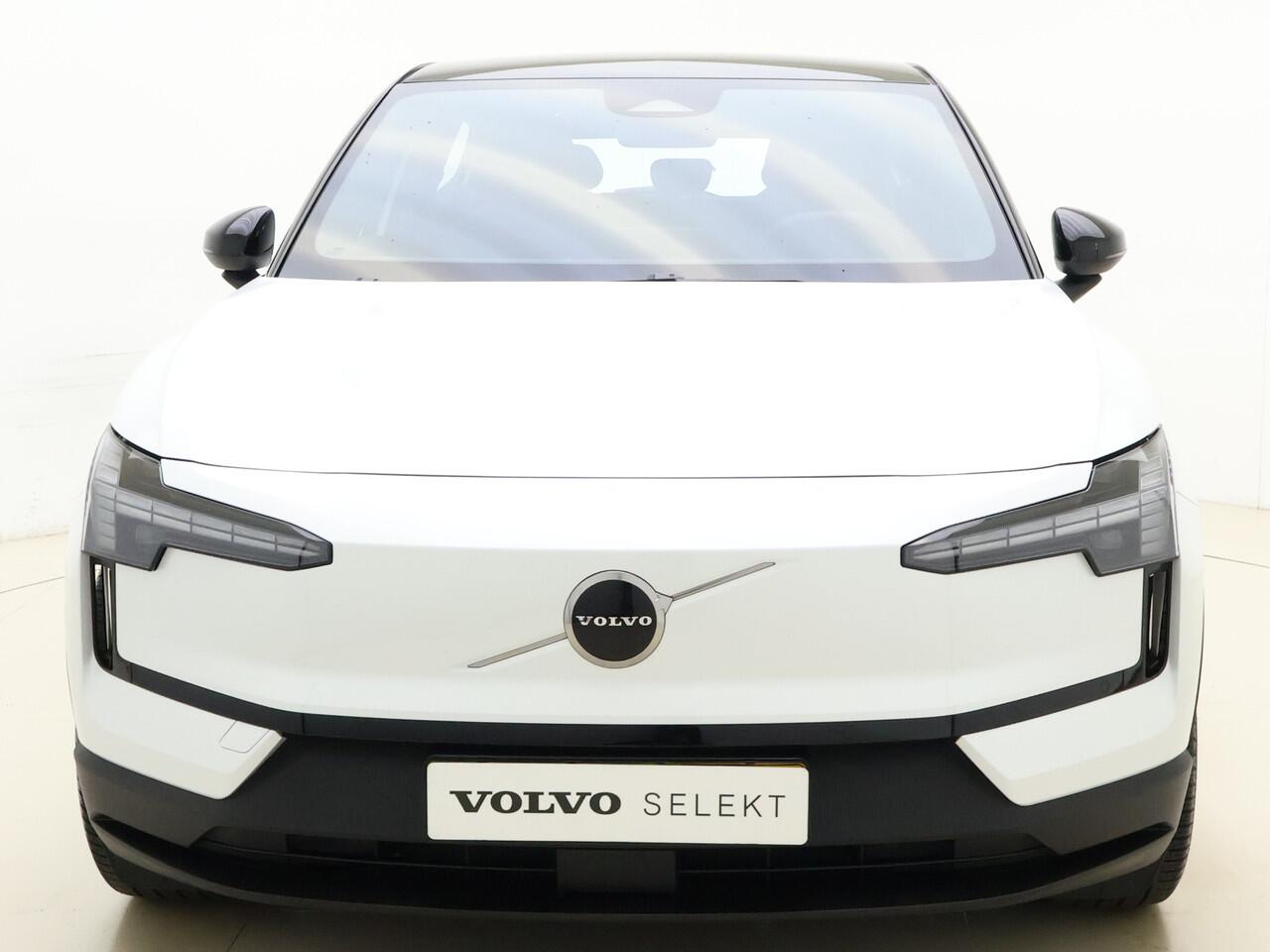 Volvo EX30 Extended Range Plus | All Season banden | Stoelverwarming | Extra getint glas