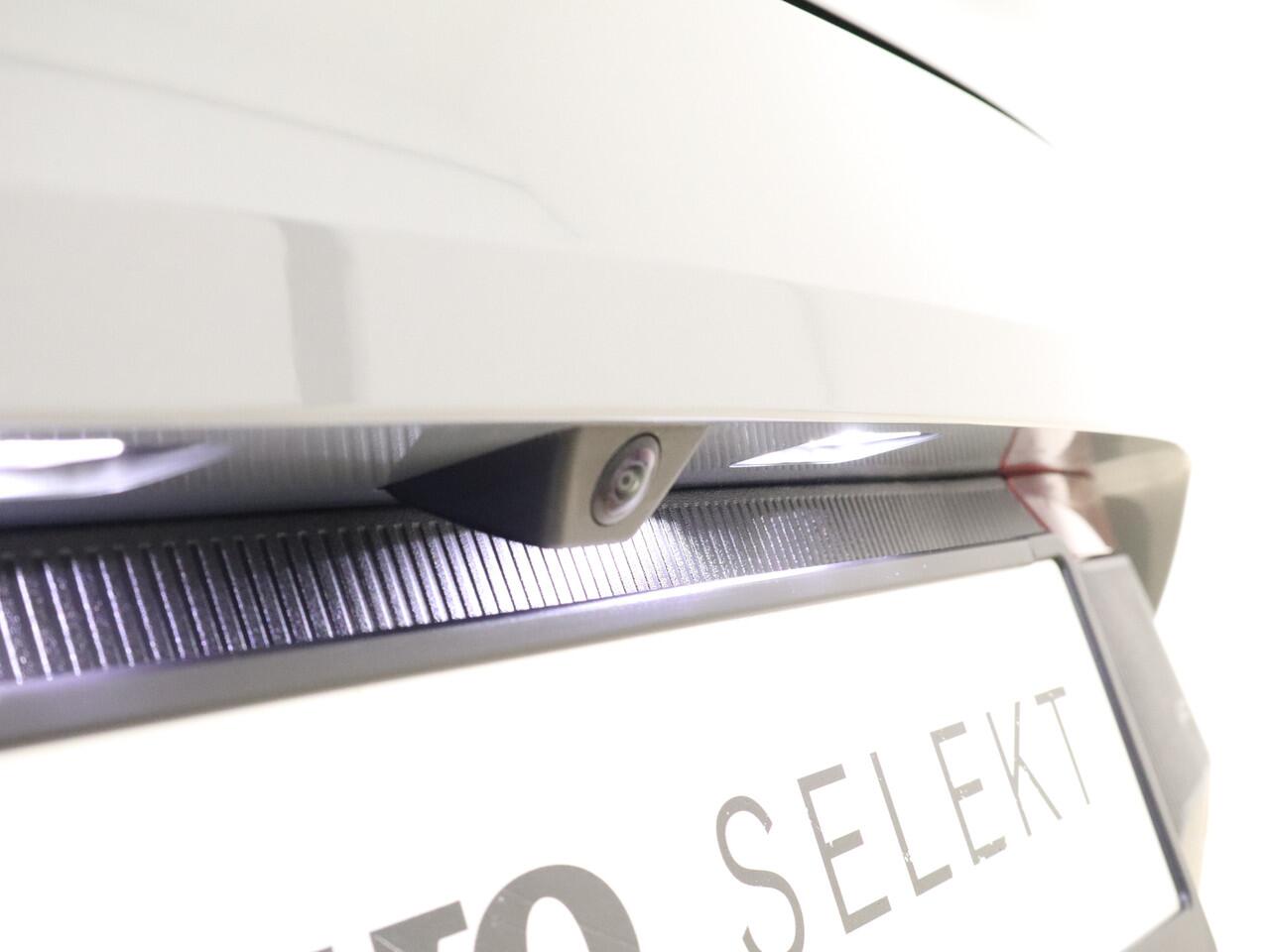 Volvo EX30 Twin Motor Performance Ultra 69 kWh | AWD | Stoel/- en stuurverwarming | Getinte ruiten achter | Elektr. voorstoelen