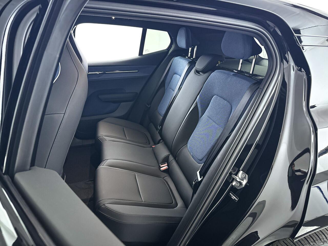 Volvo EX30 Single Motor Extended Range Plus 69 kWh | Getint glas | Harman Kardon