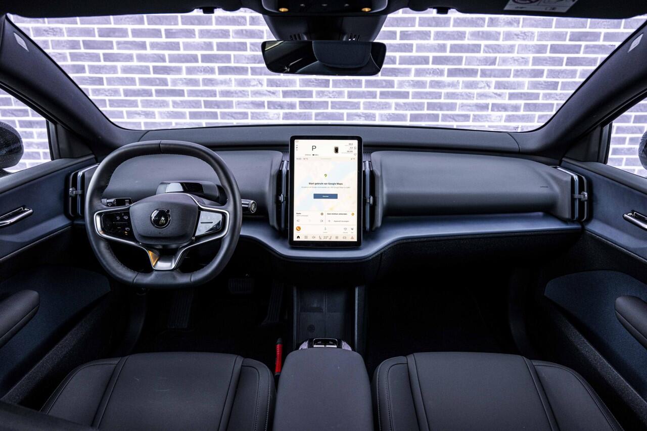 Volvo EX30 Single Motor Plus 51 kWh | Climate Pack | Stoel en Stuurverwarming | Keyless Entry | Zwart Dak | Adaptieve Cruise Control | Blis |