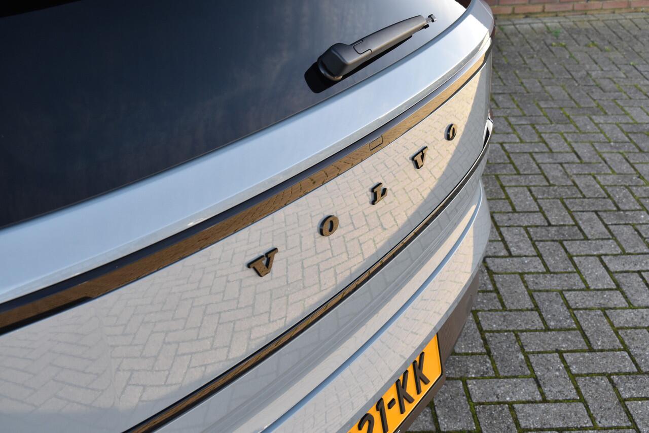 Volvo EX30 Extended Range 272PK Plus | Climate | Cameleon tint | Dashcam | Harman & Kardon |