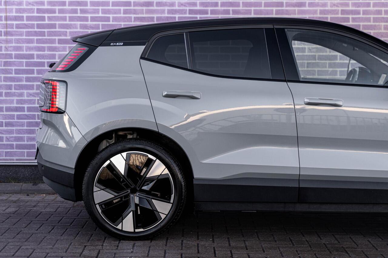Volvo EX30 Twin Motor AWD Performance 69 kWh Plus | Google | Stoel-/Stuurverwarming | Keyless Entry | Camera | Adaptieve Cruise Control | 20" wielen | Elektrische Achterklep | Getint Glas | Warmtepomp | Dodehoekdetectie |