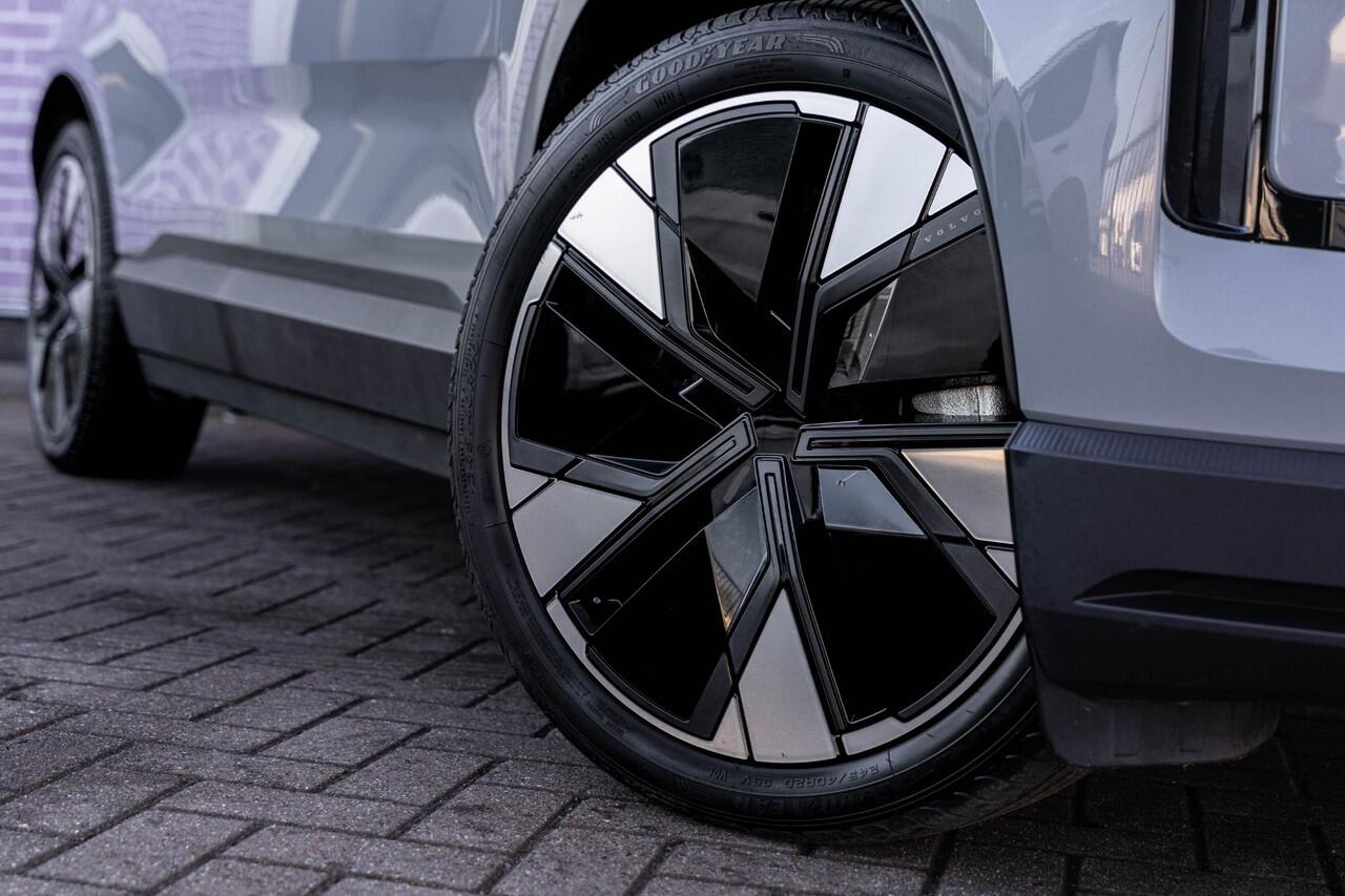 Volvo EX30 Twin Motor AWD Performance 69 kWh Plus | Google | Stoel-/Stuurverwarming | Keyless Entry | Camera | Adaptieve Cruise Control | 20" wielen | Elektrische Achterklep | Getint Glas | Warmtepomp | Dodehoekdetectie |