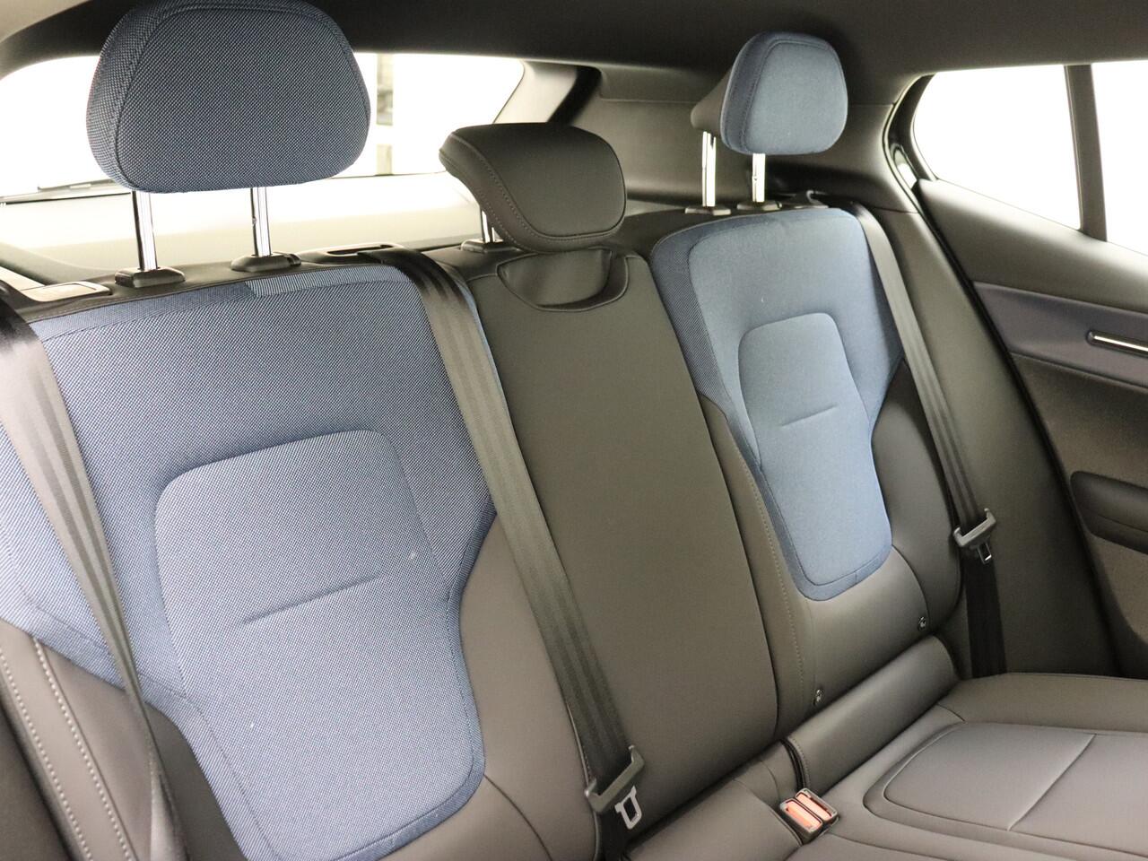 Volvo EX30 Extended Range 272PK Core | Direct leverbaar | Climate | ¤ 6.000,- VOORDEEL |