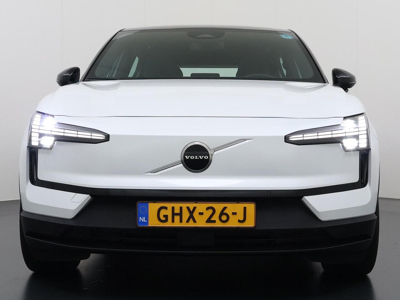 Volvo EX30 Twin Motor Performance Plus 69 kWh VAN: 36.900,- VOOR: 33.440,- UW EINDEJAARSVOORDEEL: 3.460,-| ELEKTRISCHE STOEL. | STOEL/ STUUR VERWARMING |VOLVO FABRIEKSGARANTIE|