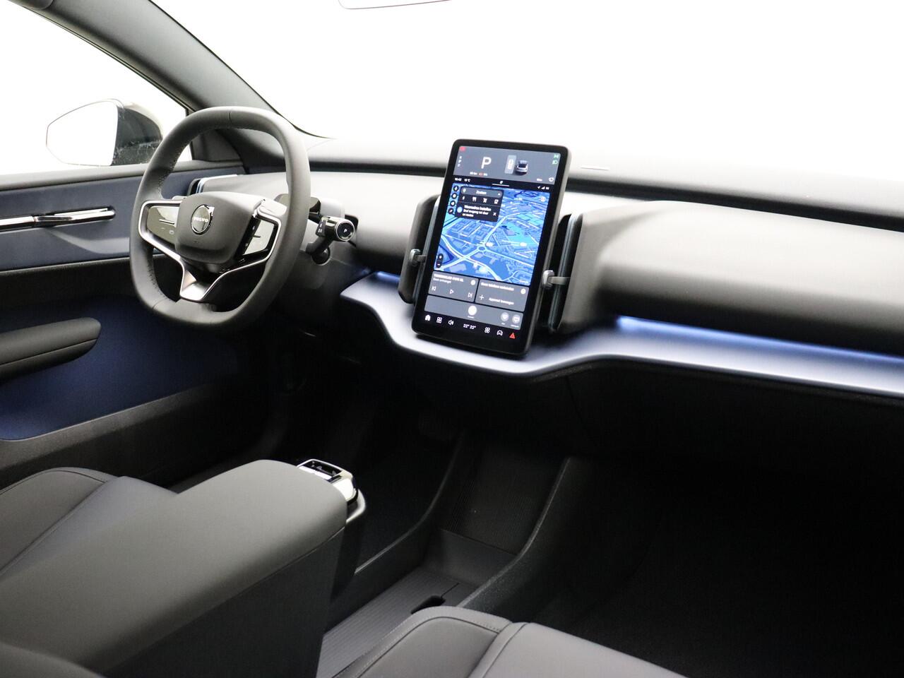 Volvo EX30 Extended Range Plus / DEMO DEAL / Getint glas / Adapt. Cruise / BLIS / Harman&Kardon / Keytag / PDC + Camera / El. Achterklep /