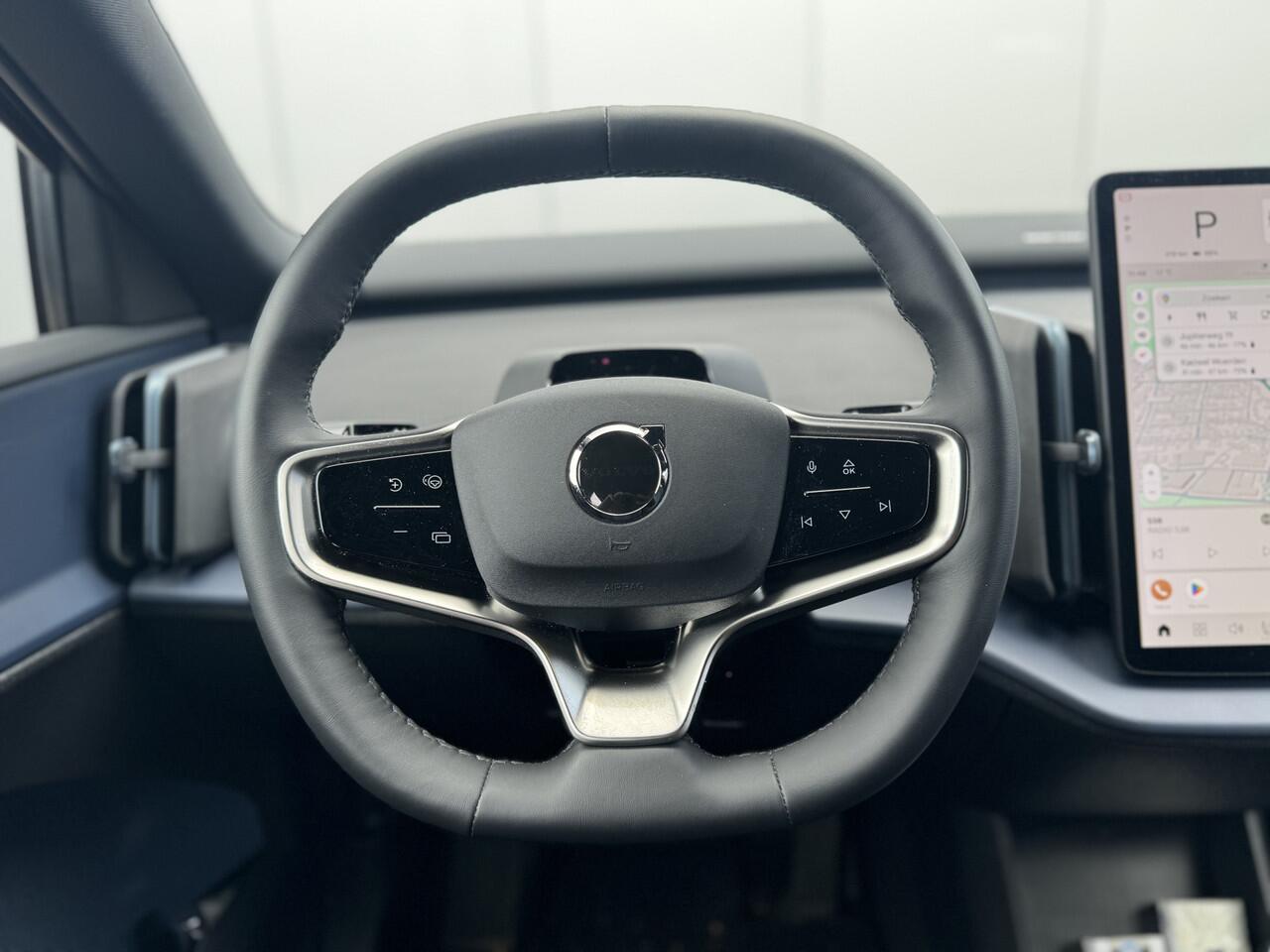 Volvo EX30 Single Motor Extended Range Plus 69 kWh Extra getint glas | Verwarmbare voorstoelen | 20 inch