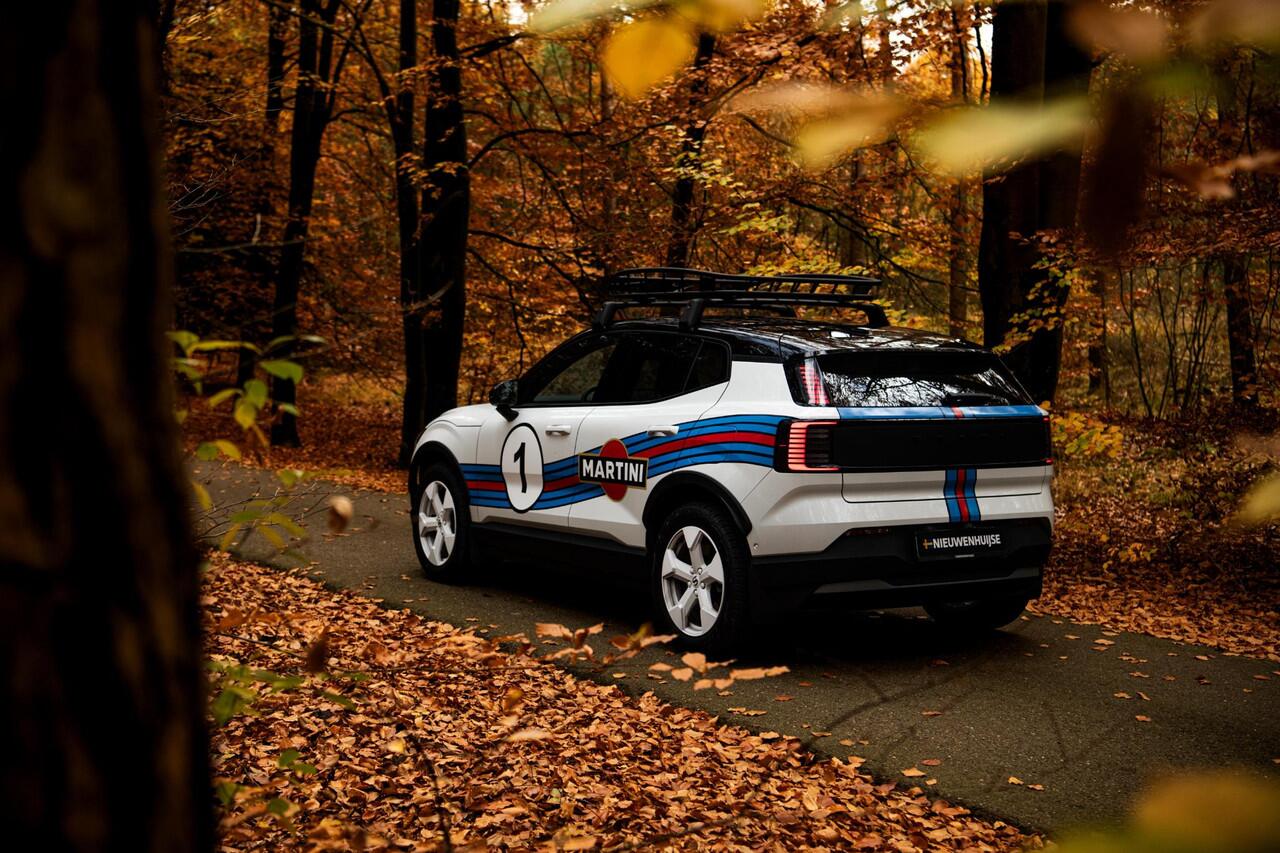 Volvo EX30 Cross Country Twin Motor Performance Ultra | Martini Editie | 4x4 | Adaptieve Cruise | Stoel-/Stuurverwarming | Keyless | 360 Camera | Panoramadak | Elektr. Stoelen | Harman Kardon Audio | Elek. Achterklep | Getint Glas