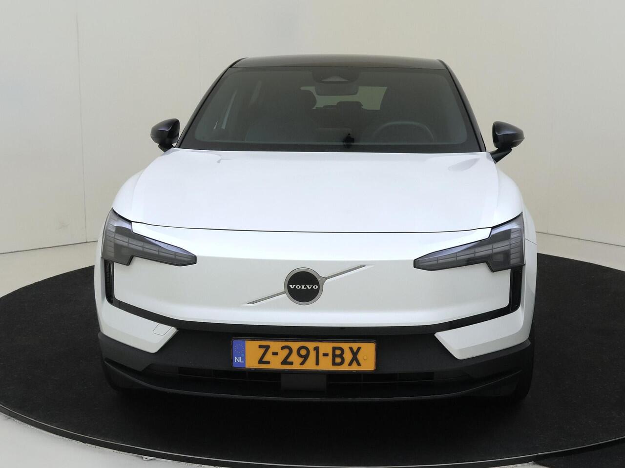 Volvo EX30 Single Motor Extended Range Plus 69 kWh | navigatiesysteem | rijstrooksensor met correctie | uitwijk assistent | warmtepomp | zelfstandige rijstrookwissel | lichtmetalen velgen 5-spaaks 20"|