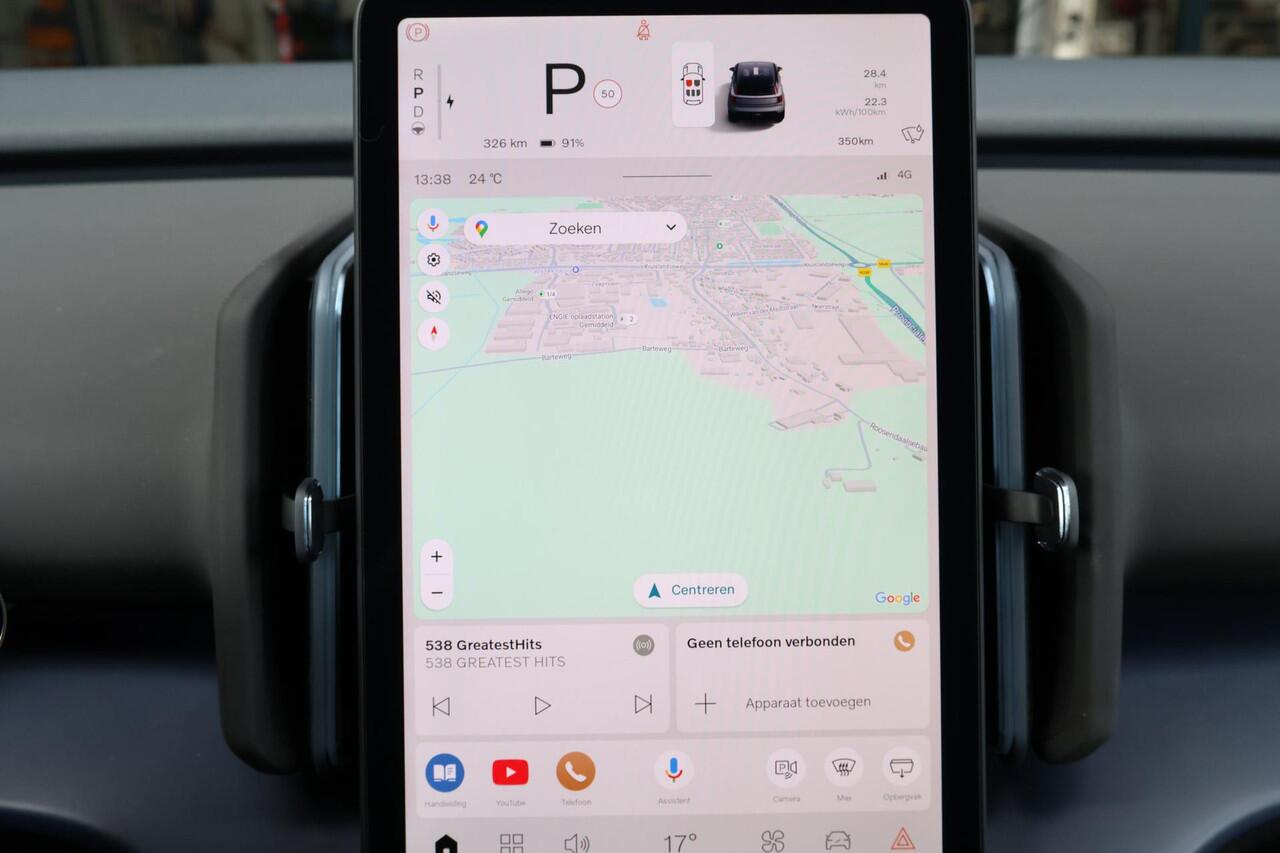 Volvo EX30 Extended Range Plus 69 kWh - Adaptive Cruise Control - Harman/Kardon audio - Parkeercamera achter - Parkeersensoren voor & achter - Apple Carplay - Extra getint glas - 19' LMV