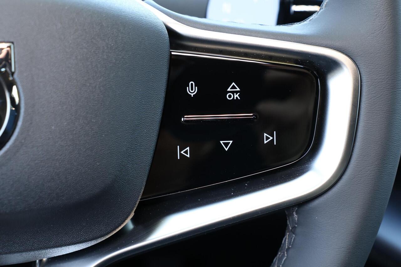 Volvo EX30 Extended Range Plus 69 kWh - Adaptive Cruise Control - Parkeercamera achter - Parkeersensoren - Extra getint glas - 19' LMV