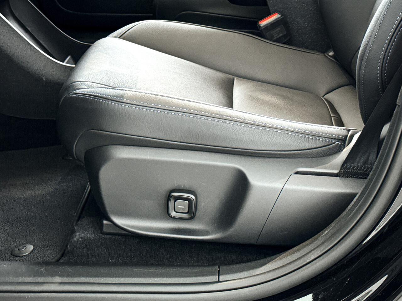 Volvo EX30 Single Motor Extended Range Ultra 69 kWh | Panoramadak | 360º camera | Harman Kardon | Stoel- stuurverwarming