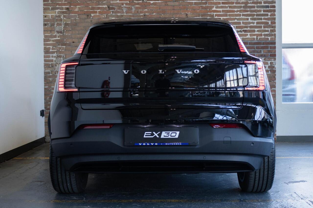 Volvo EX30 Single Motor Extended Range Plus | Verlengde Garantie 2 jaar | Direct Beschikbaar | Harman Kardon Premium Audio | Keyless Entry | Achteruitrijcamera | Parkeersensoren V+A | Donker Getint Glas | Pilot Assist |