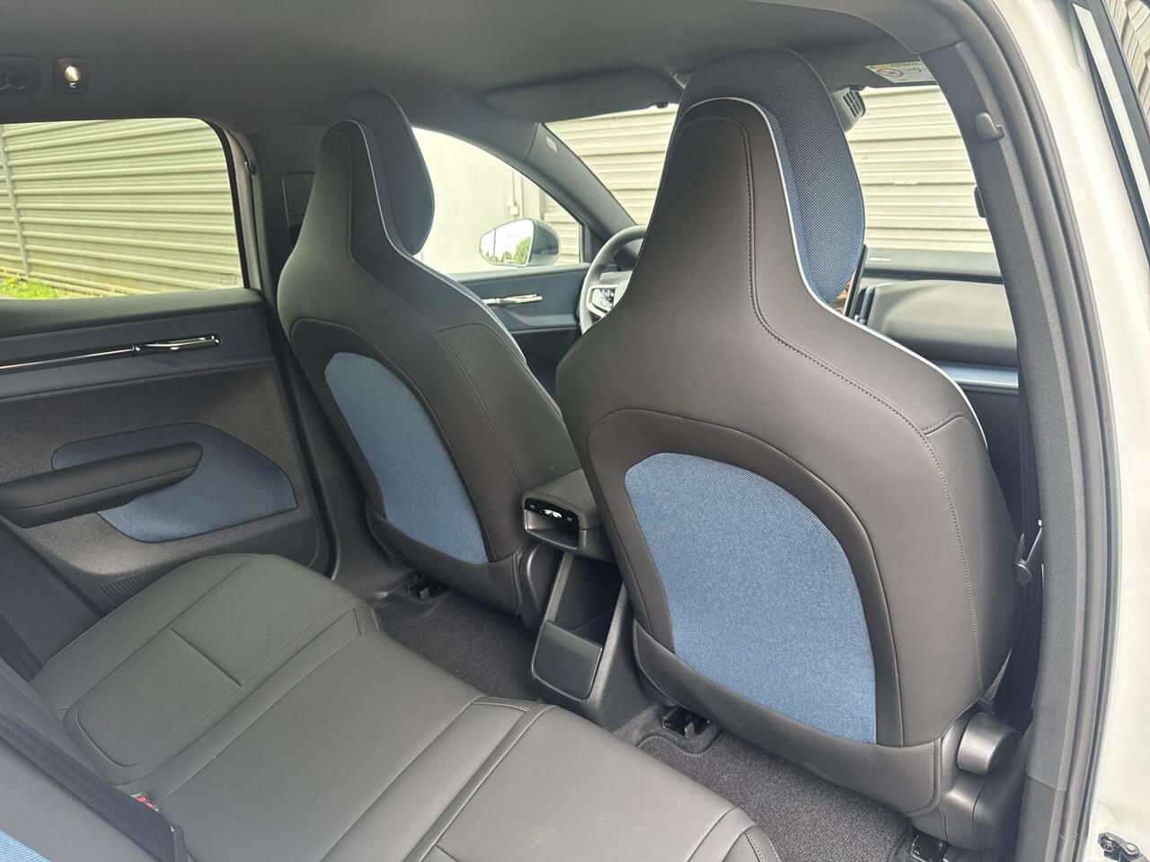 Volvo EX30 Extended Range Plus 69 kWh / 20" / Pack Climat / Extra getint glas /