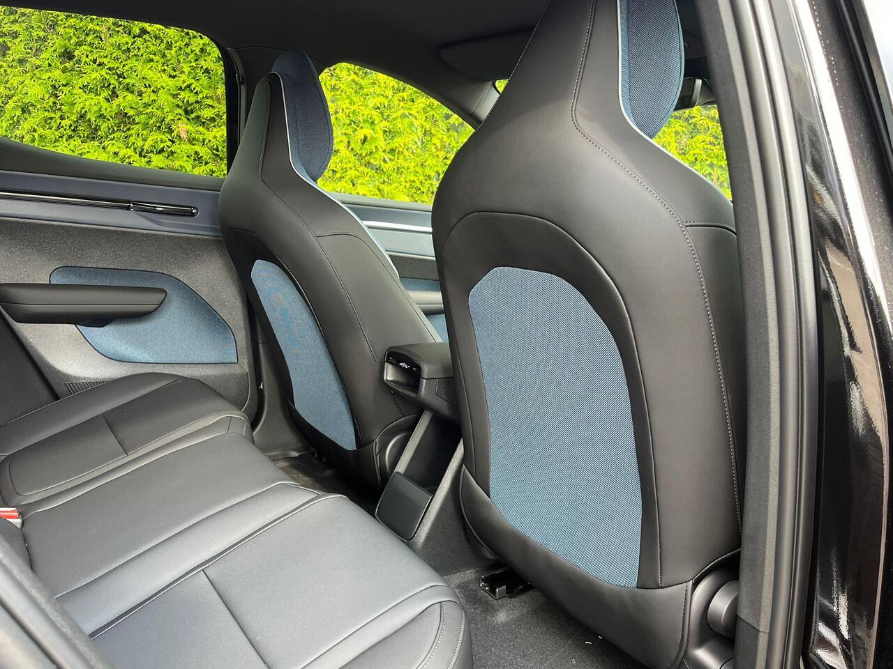 Volvo EX30 Single Motor Extended Range Plus 69 kWh | nieuw uit voorraad | LAAGSTEPRIJS garantie