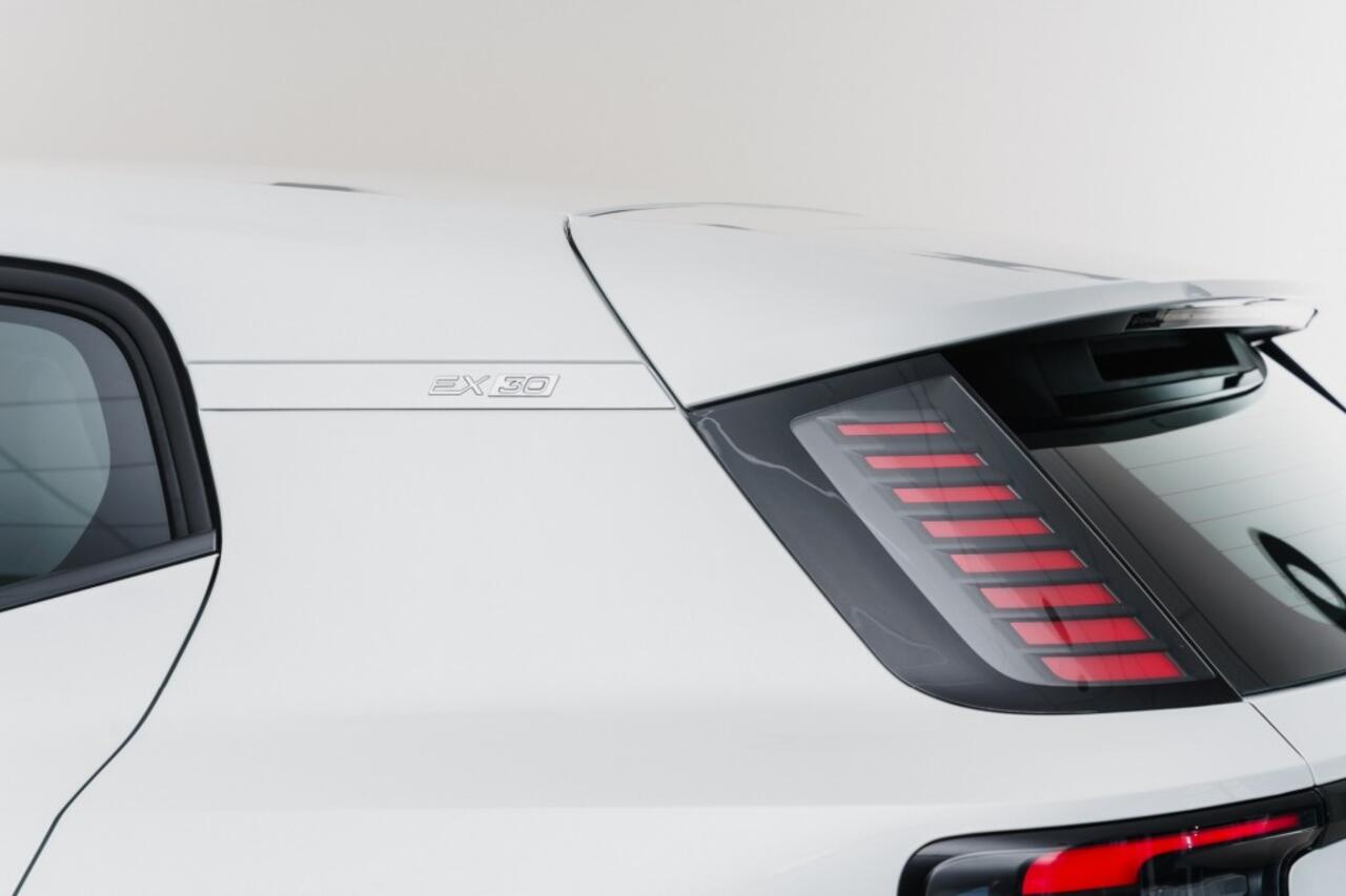 Volvo EX30 Core, Single Engine, Crystal White