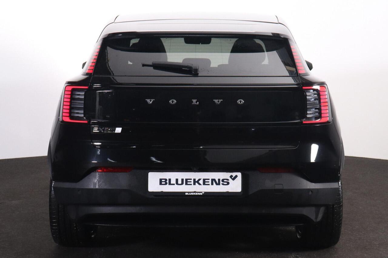 Volvo EX30 Twin Motor Performance Ultra Europa Sport - Verwarmbare voorstoelen - Verwarmbaar stuur - Panoramisch dak - 20' LMV - Adaptive Cruise Control - Pilot Assist - BLIS dodehoekassistentie - Harman Kardon premium audio - Keyless Drive - Elektr. bedienbare acht