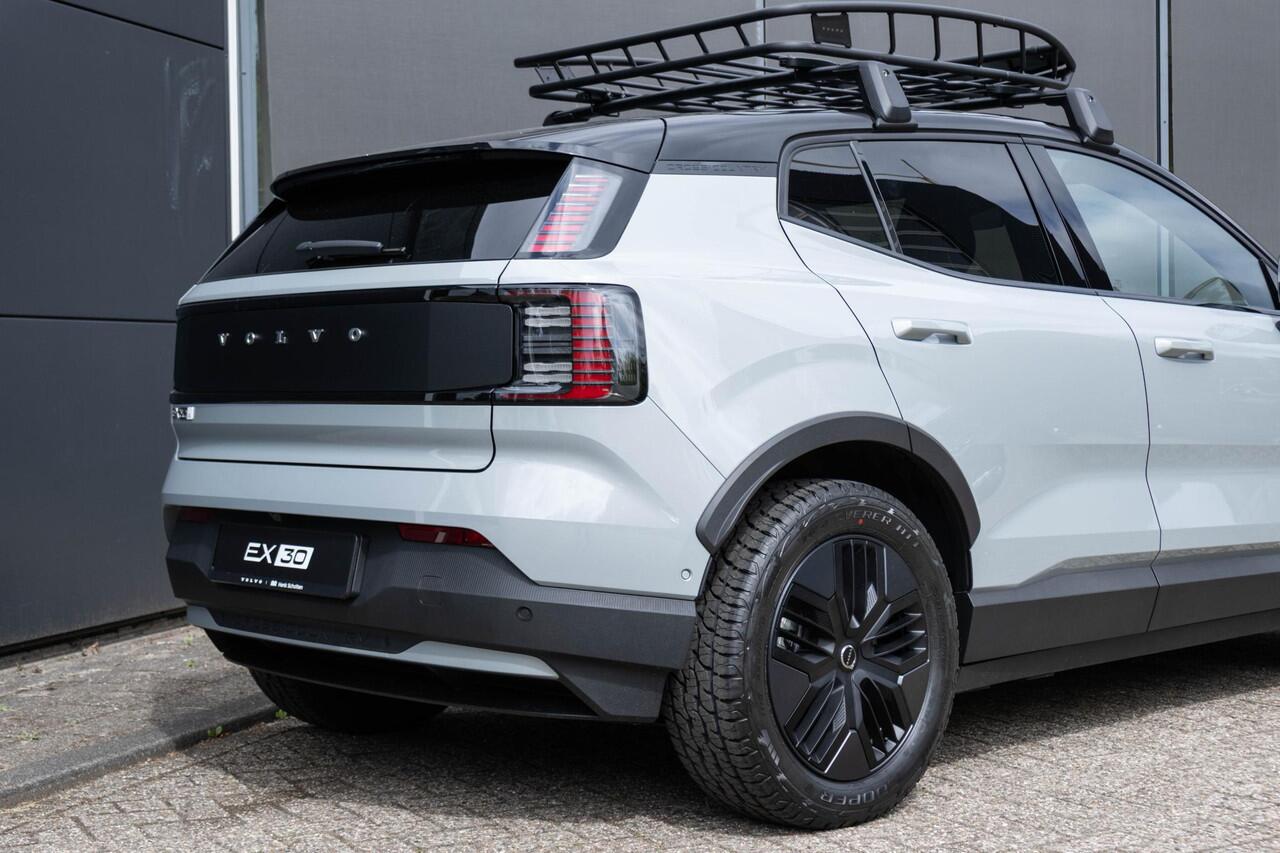 Volvo EX30 Cross Country Twin Motor Performance Ultra 69 kWh Panoramadak | Google Navigatie | Verwarmbare voorstoelen | Elektrische Stoelverstelling | 360 graden camera | Cross Country Experience-pakket |
