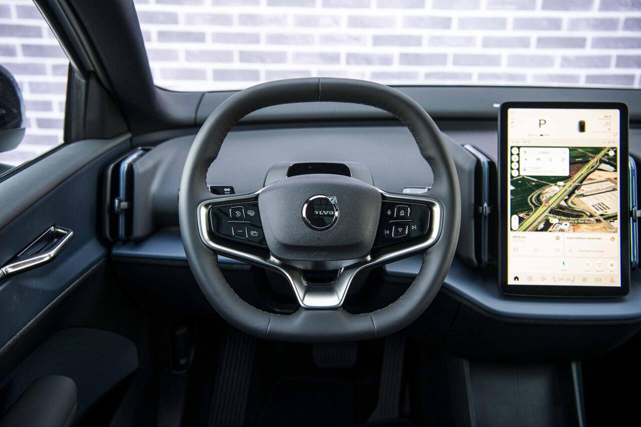 Volvo EX30 Cross Country Twin Motor Performance Ultra | Martini Editie | 4x4 | Adaptieve Cruise | Stoel-/Stuurverwarming | Keyless | 360 Camera | Panoramadak | Elektr. Stoelen | Harman Kardon Audio | Elek. Achterklep | Getint Glas