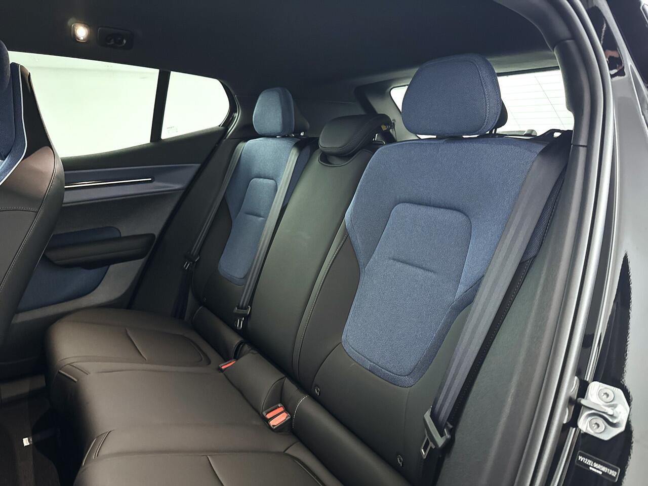 Volvo EX30 Single Motor Extended Range Plus 69 kWh | Parkeercamera | Harman Kardon