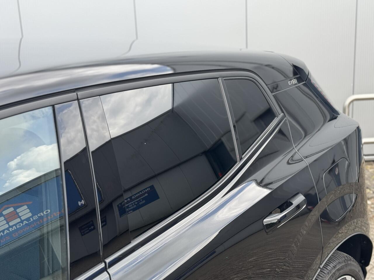 Volvo EX30 Single Motor Extended Range Plus 69 kWh Extra getint glas | Verwarmbare voorstoelen | 20 inch