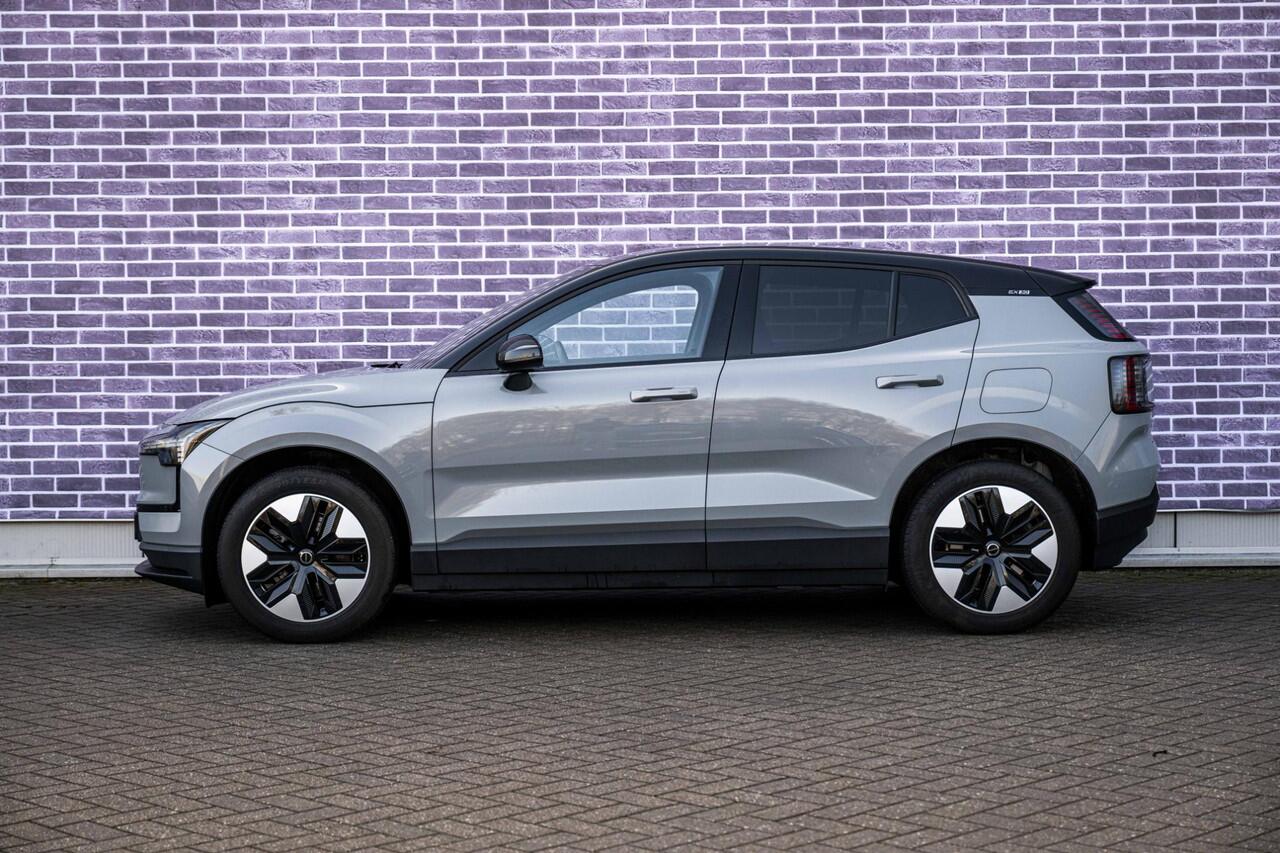 Volvo EX30 Single Motor Plus 51 kWh | Climate Pack | Stoel en Stuurverwarming | Keyless Entry | Zwart Dak | Adaptieve Cruise Control | Blis |
