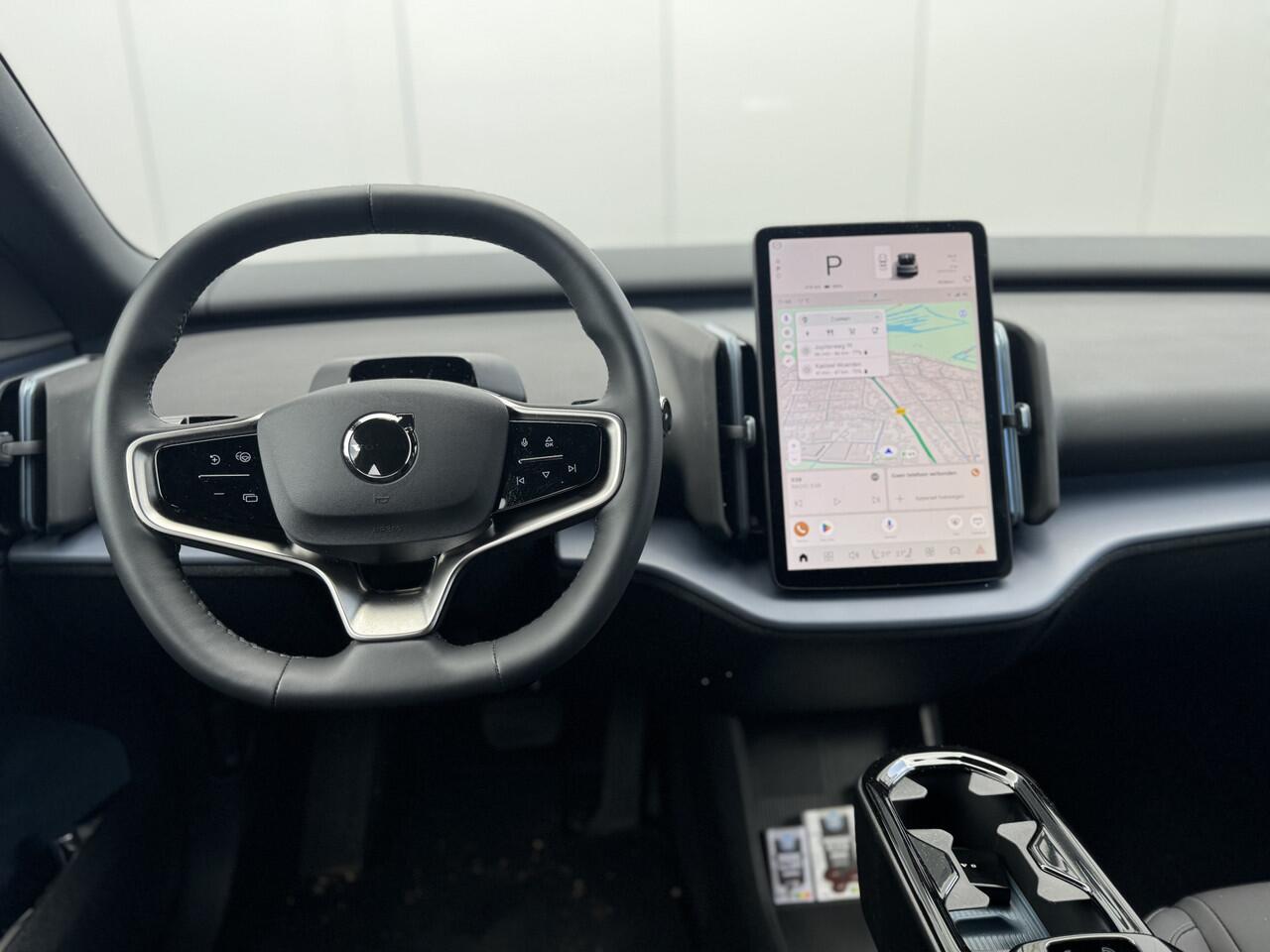 Volvo EX30 Single Motor Extended Range Plus 69 kWh Extra getint glas | Verwarmbare voorstoelen | 20 inch