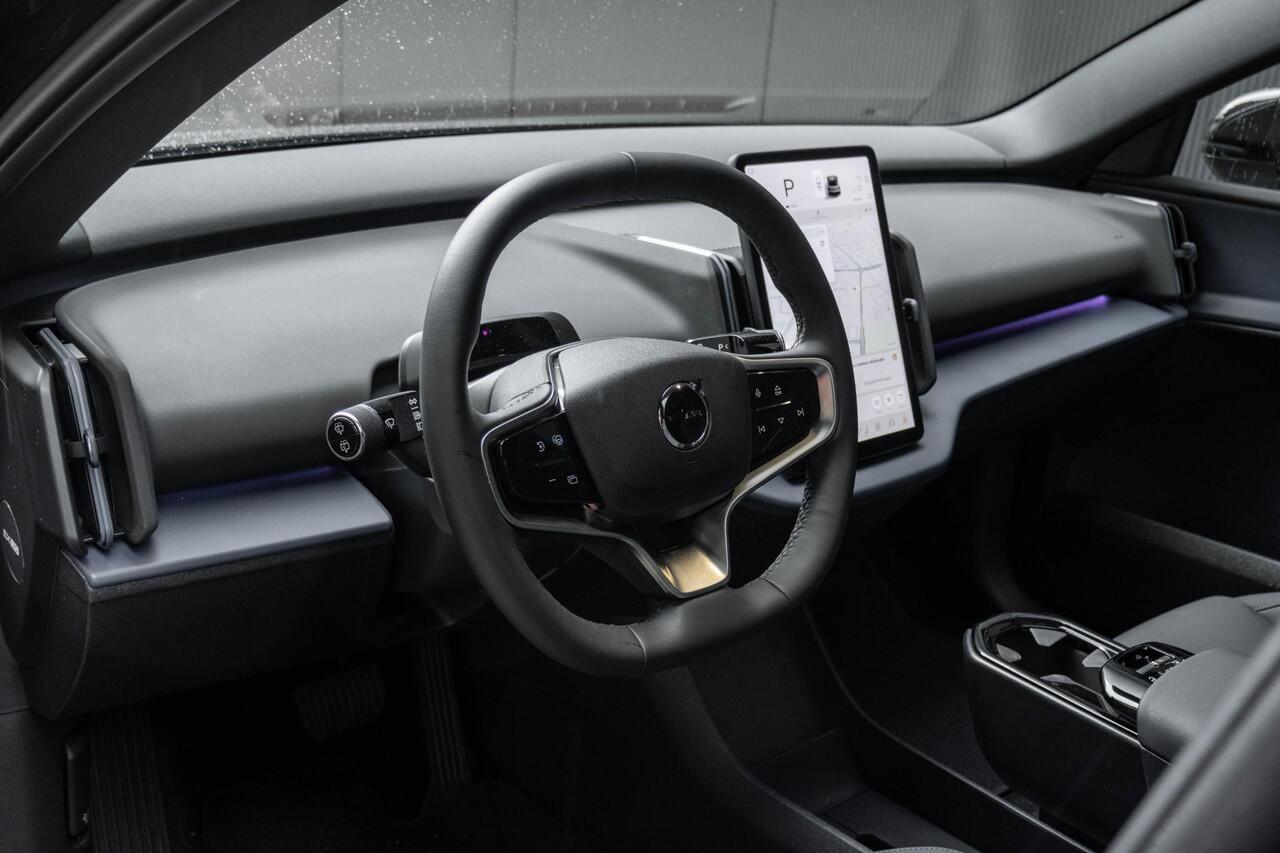 Volvo EX30 Twin Motor Performance Ultra 69 kWh | Warmtepomp | Interieur voorverwarming | Panoramadak | Adaptieve Cruise control | Blind Spot | Premium sound | 360 graden Camera |