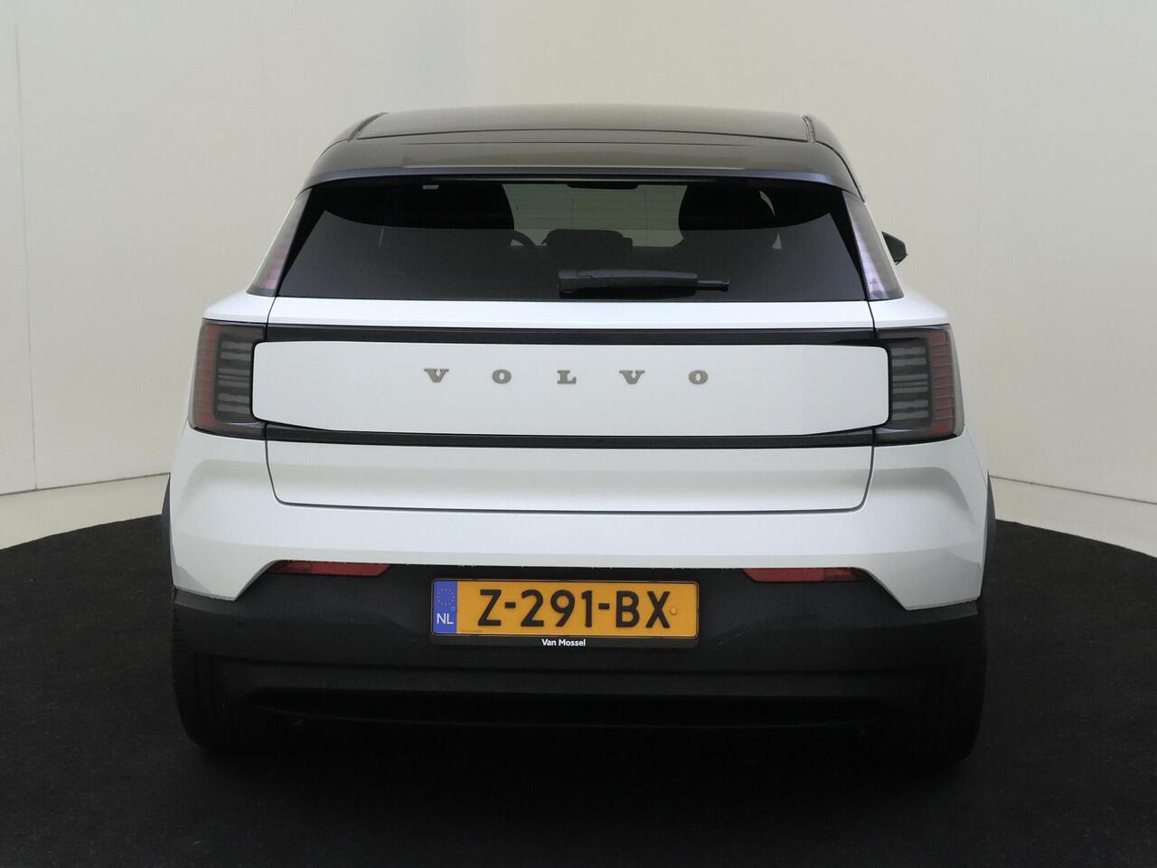 Volvo EX30 Single Motor Extended Range Plus 69 kWh | navigatiesysteem | rijstrooksensor met correctie | uitwijk assistent | warmtepomp | zelfstandige rijstrookwissel | lichtmetalen velgen 5-spaaks 20"|