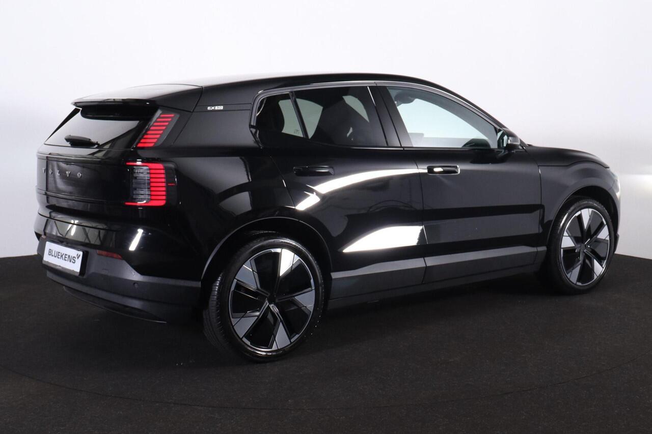 Volvo EX30 Single Motor Extended Range Plus 69 kWh - Adaptive Cruise Control - Climate pack - Parkeercamera achter - Elektrisch bedienbare voorstoelen - Verwarmde voorstoelen & stuur - Parkeersensoren voor & achter - Draadloze tel. lader - Extra getint glas - 20' LM
