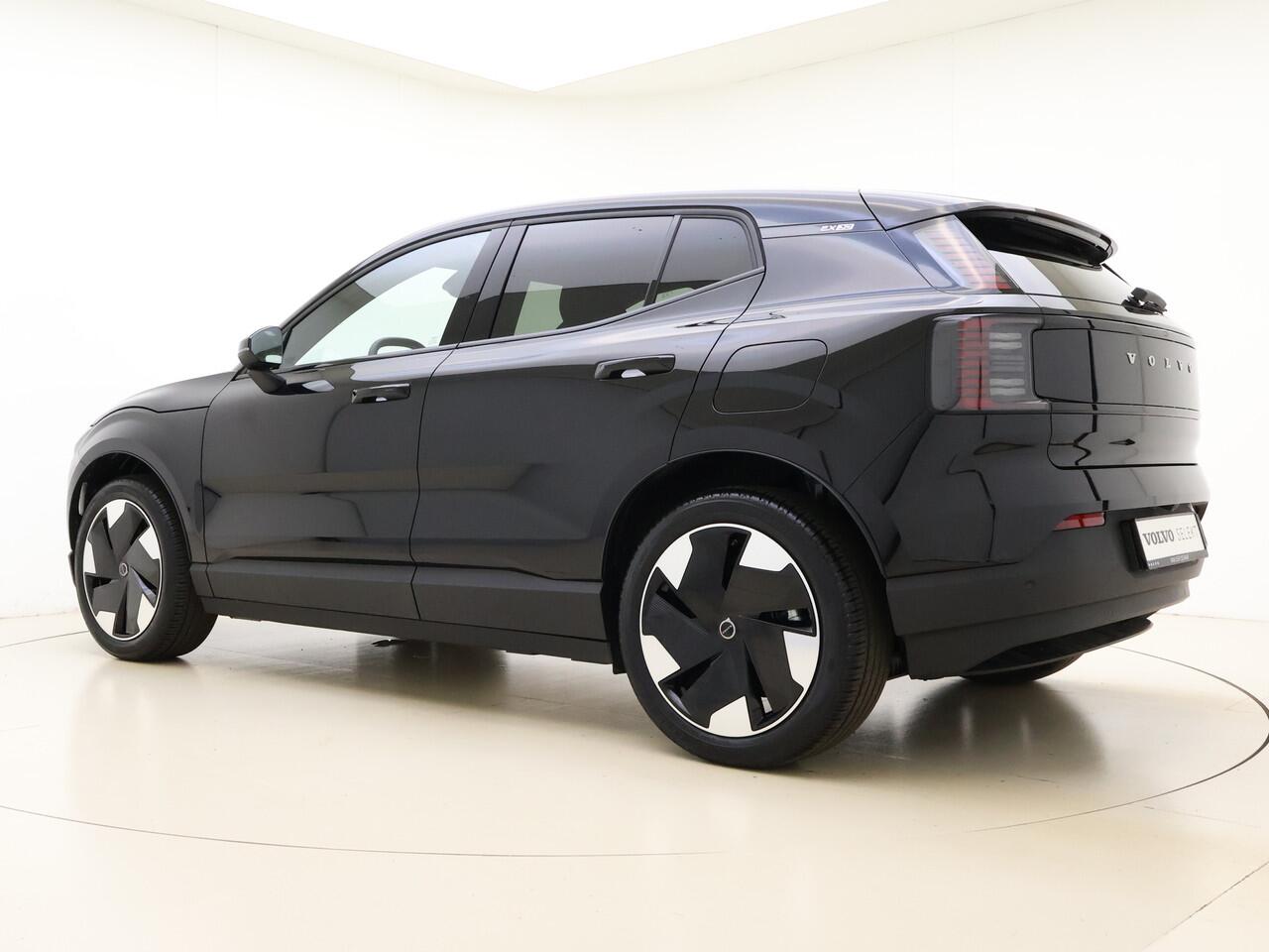 Volvo EX30 Extended Range Plus / DEMO DEAL / Getint glas / Adapt. Cruise / BLIS / Harman&Kardon / Keytag / PDC + Camera / El. Achterklep /