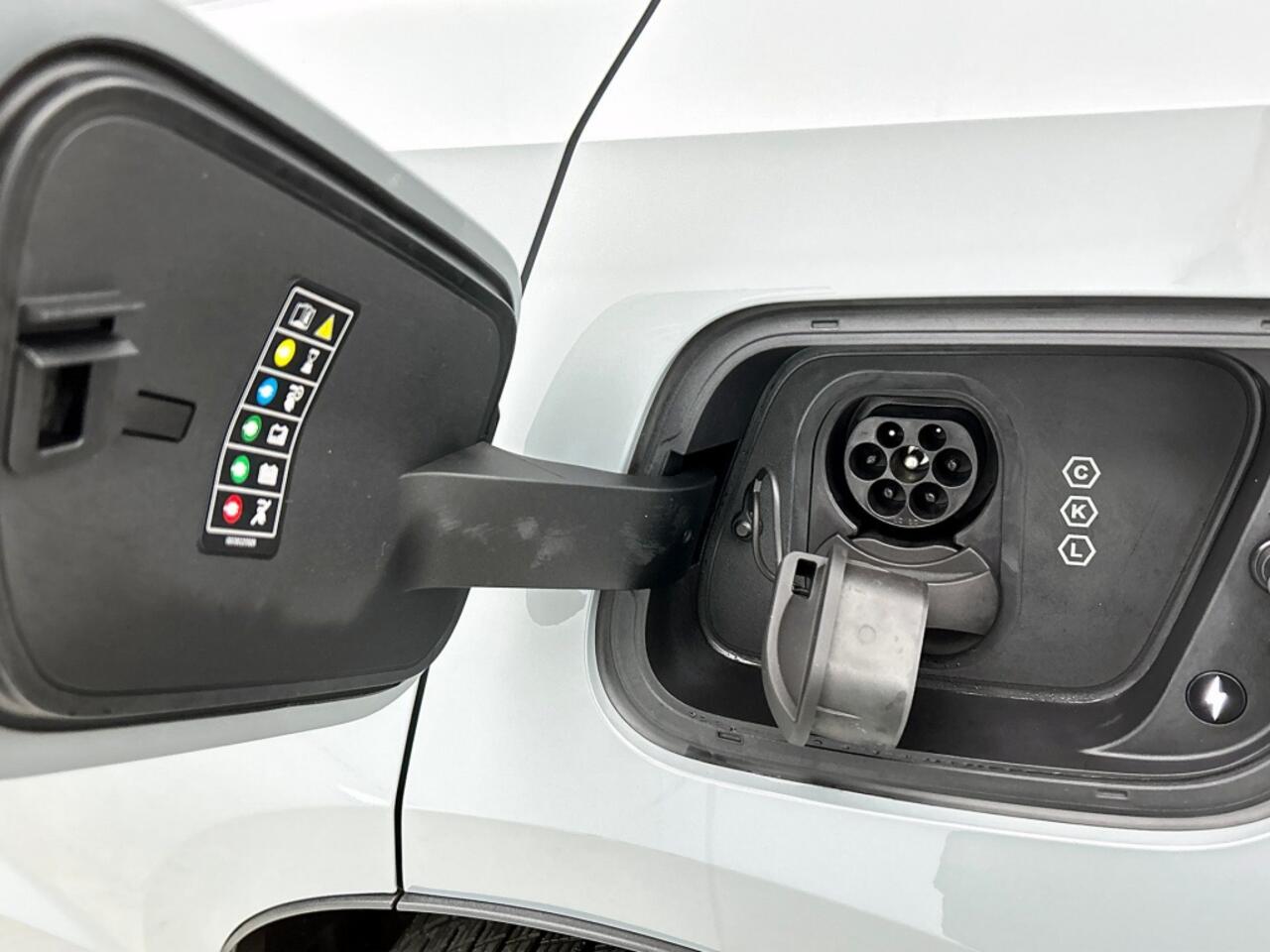 Volvo EX30 Extended Range Plus | Pine | Trekhaak | Climate Pack |