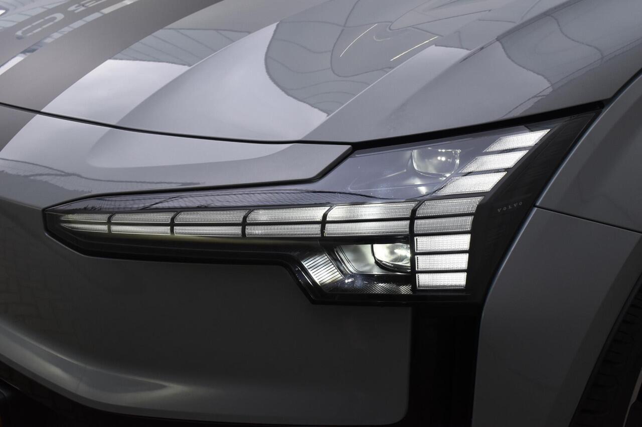 Volvo EX30 272PK Single Motor Extended Range Core / Adaptieve Cruise Control/ Climate Pack / Extra getint glas / Dodehoek Detectie / Parkeersensoren/ Achteruitrijcamera/ Warmtepomp/ Google Services/