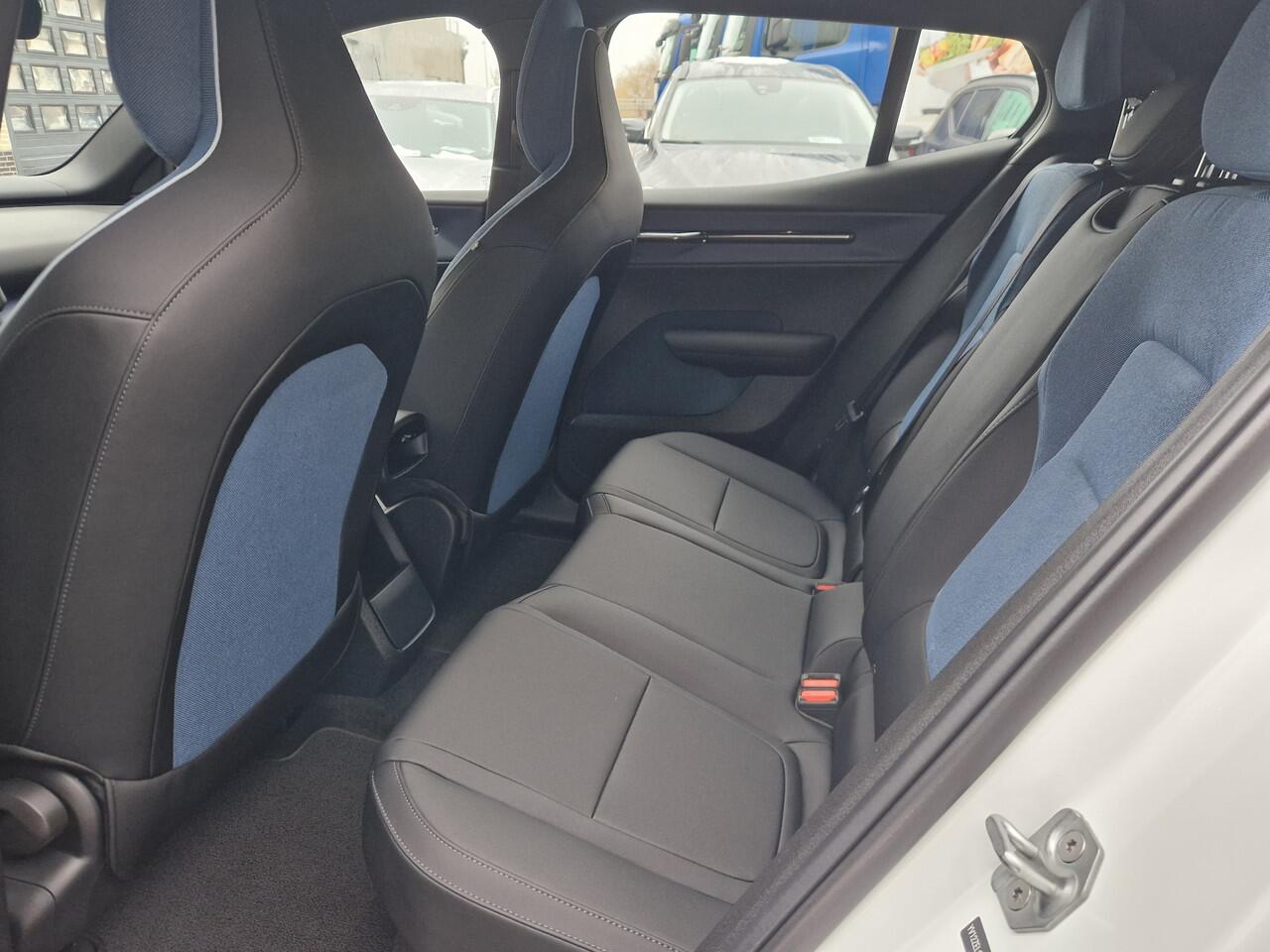 Volvo EX30 Single Motor Extended Range Core 69 kWh NL AUTO! Climate Pack