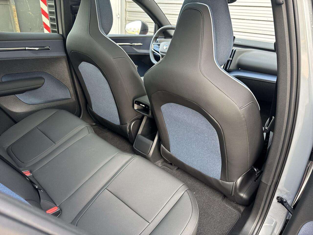 Volvo EX30 Extended Range Ultra / Alleen bij Jacob Schaap / Velgen 21" Everlast / Fusion RED Wrap / Verlaagd /