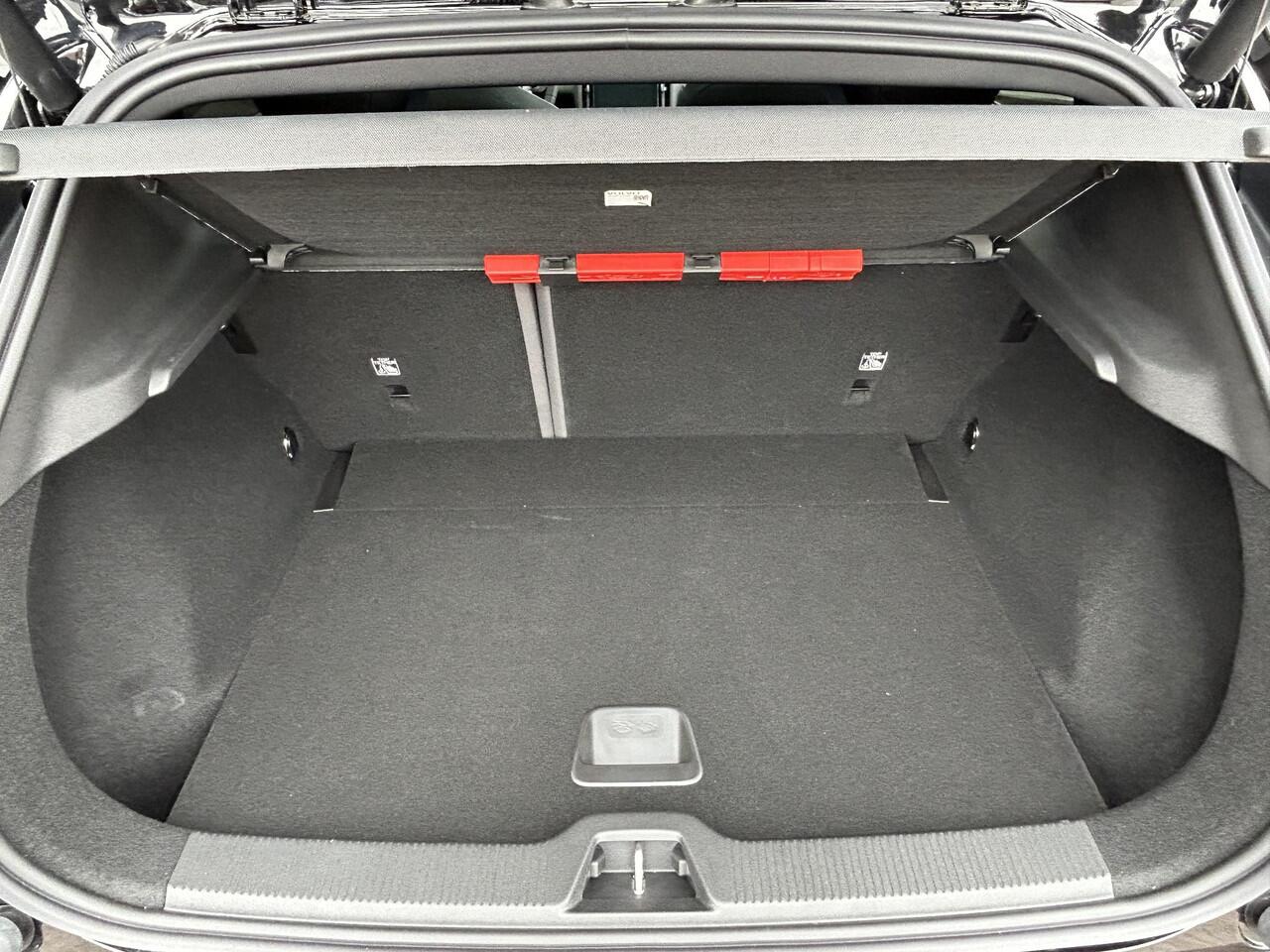 Volvo EX30 Single Motor Extended Range Ultra 69 kWh Panorama dak / 360 camera / Harman Kardon / Extra getint glas