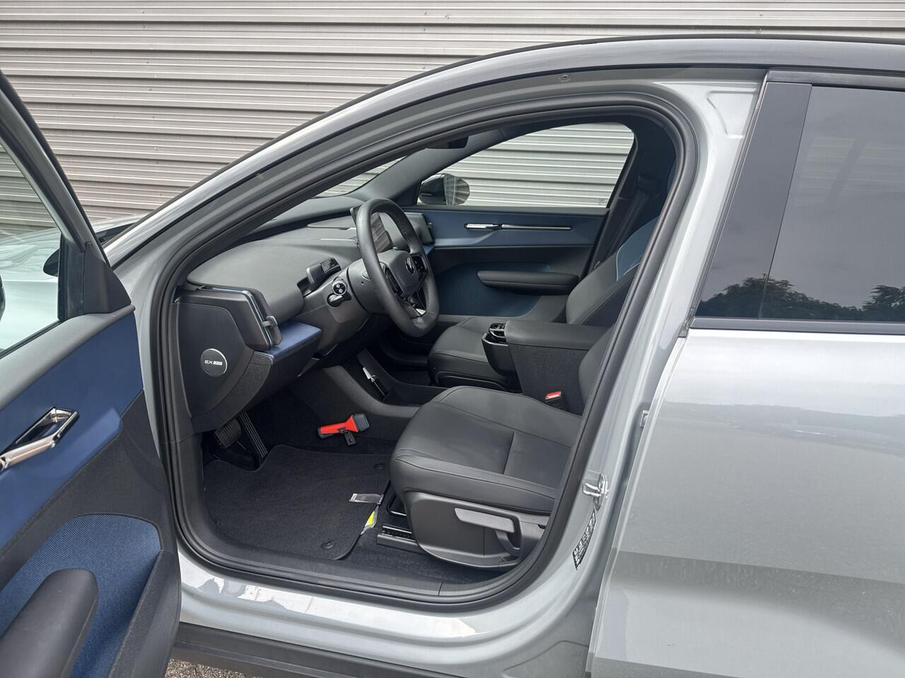 Volvo EX30 Twin Motor Performance Plus 69 kWh / Twin Performane 436PK / 20" Velgen / Black Sheep pakket /