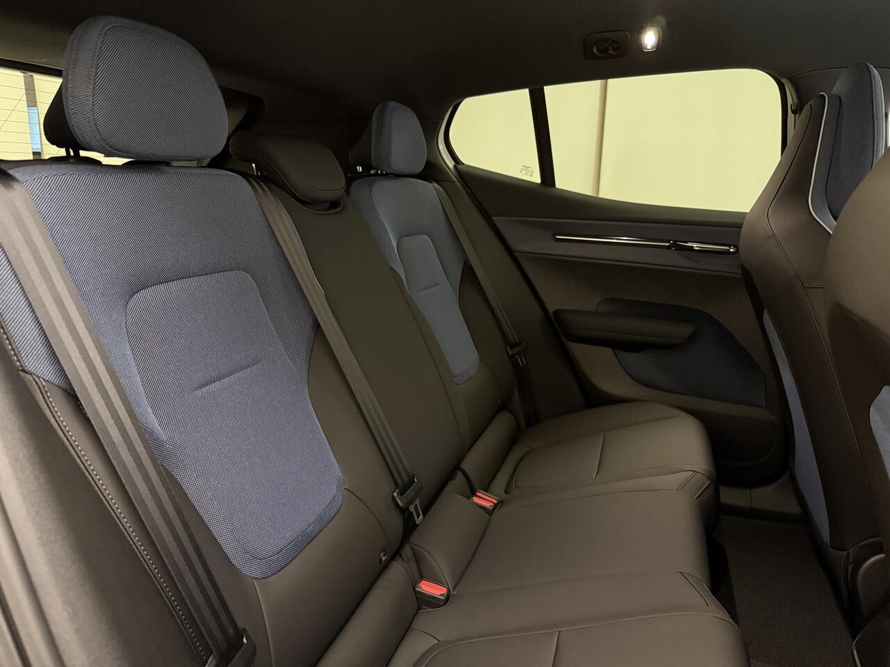 Volvo EX30 - EVERLAST - Extended Range Plus / 21" Block spoke satin black / Eibach verlagingsset / Getint glas / Stoel + Stuurwiel Verwarming /